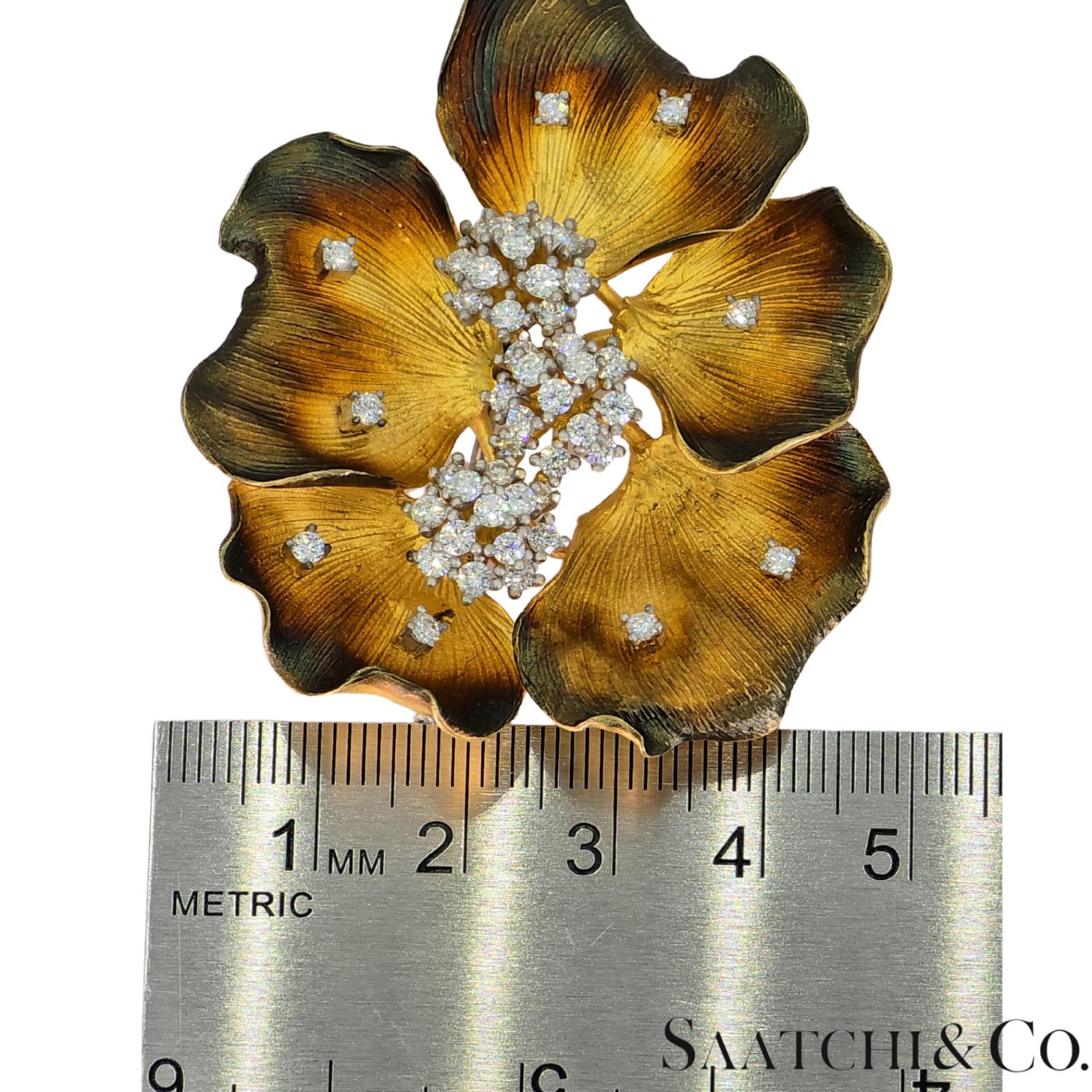 18k (750) Yellow Gold Natural Diamond Flower Brooch