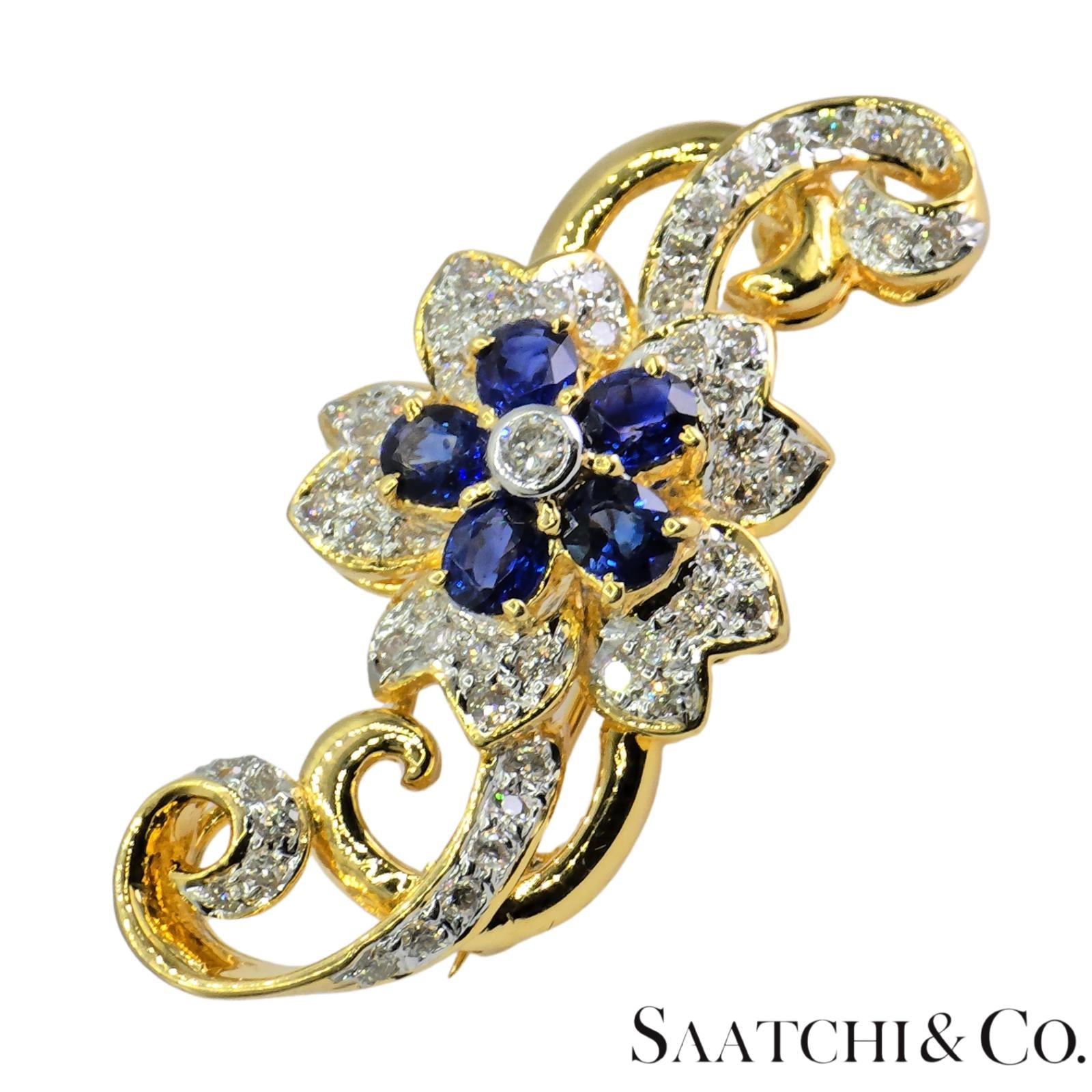 18k (750) Yellow Gold Natural White VVS Diamond & Blue Sapphire Brooch