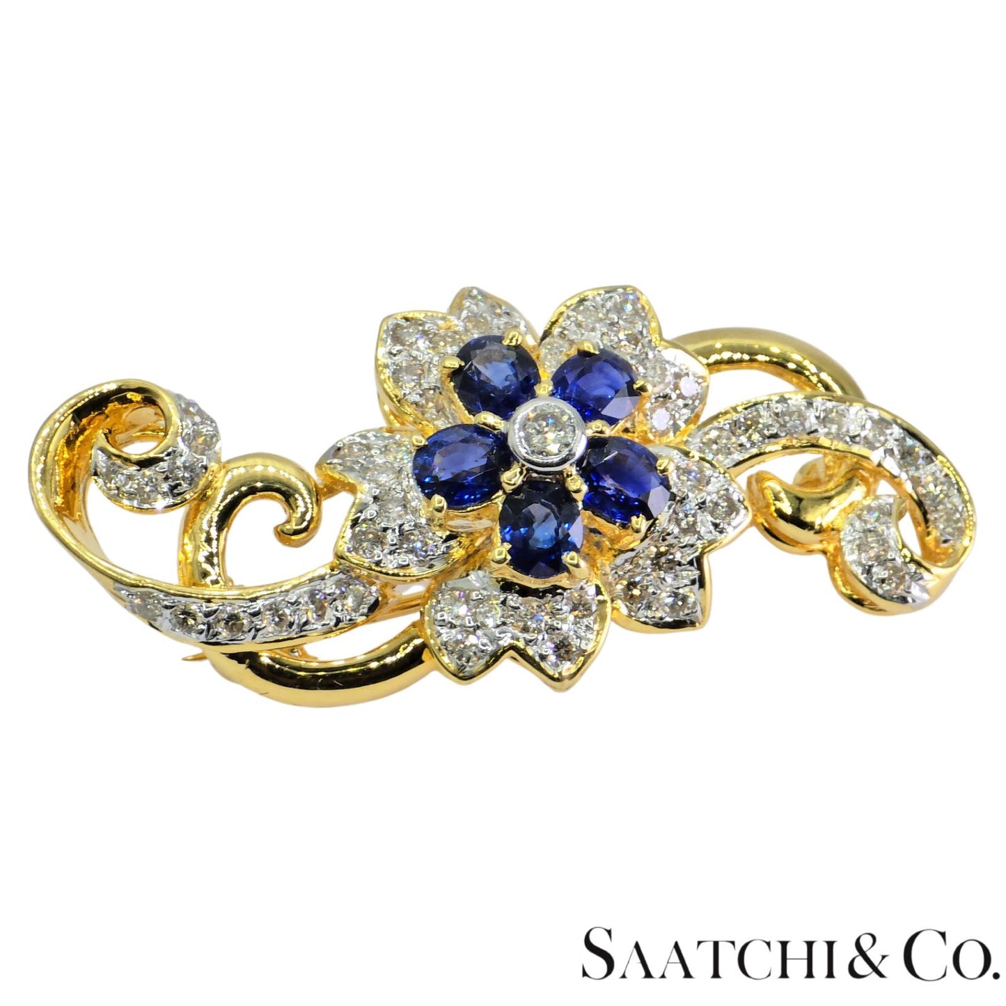 18k (750) Yellow Gold Natural White VVS Diamond & Blue Sapphire Brooch
