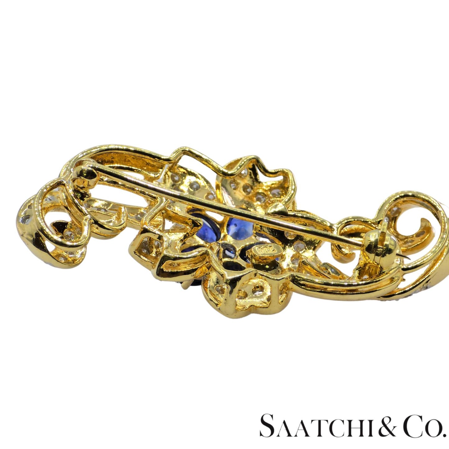 18k (750) Yellow Gold Natural White VVS Diamond & Blue Sapphire Brooch