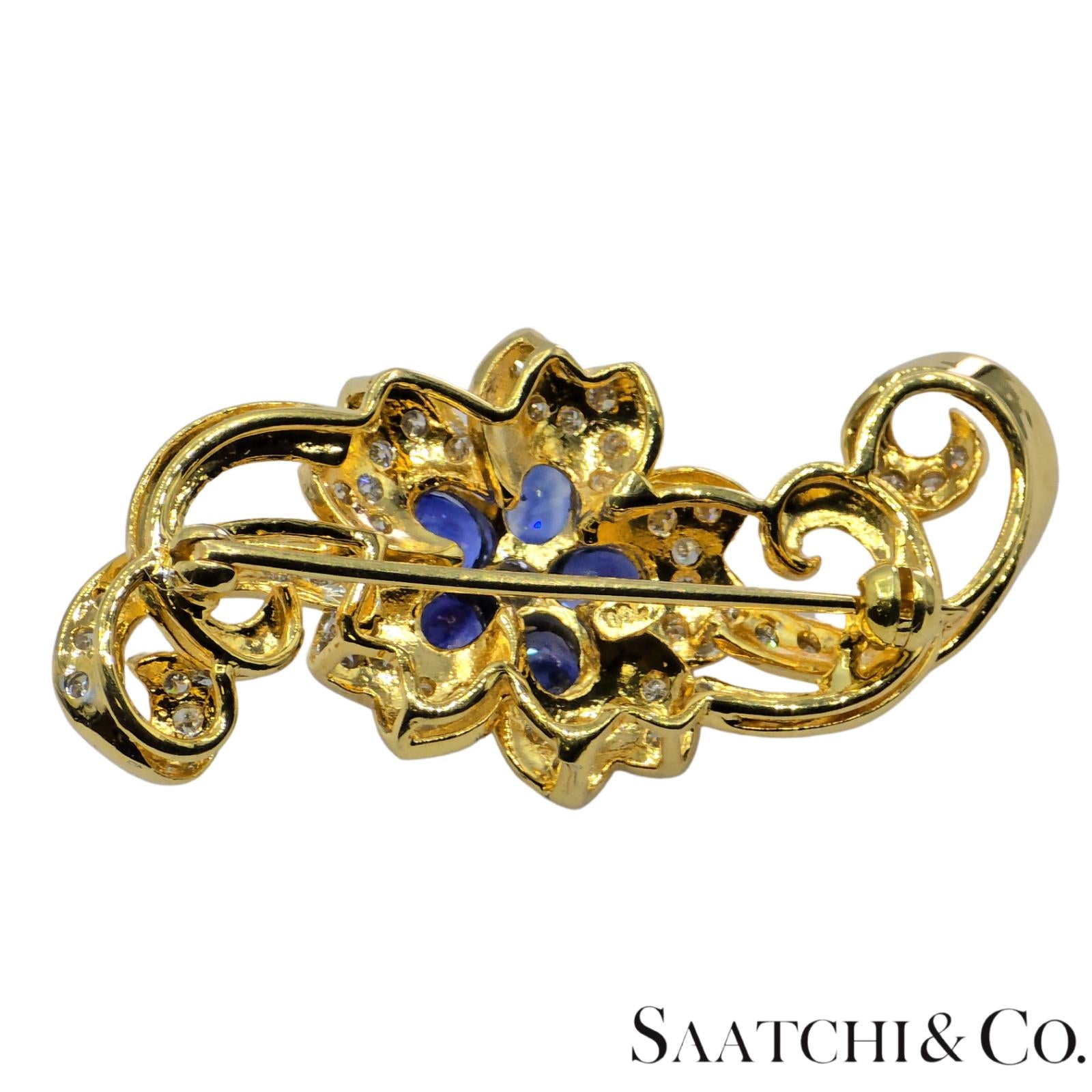 18k (750) Yellow Gold Natural White VVS Diamond & Blue Sapphire Brooch