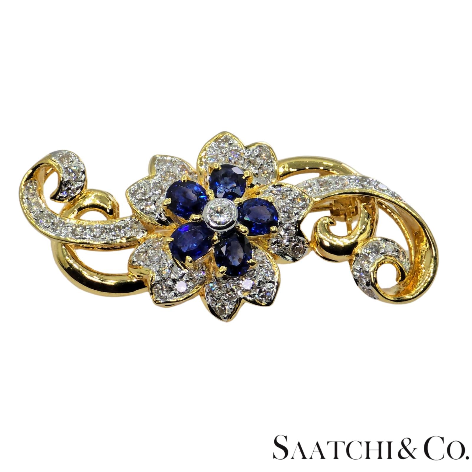 18k (750) Yellow Gold Natural White VVS Diamond & Blue Sapphire Brooch