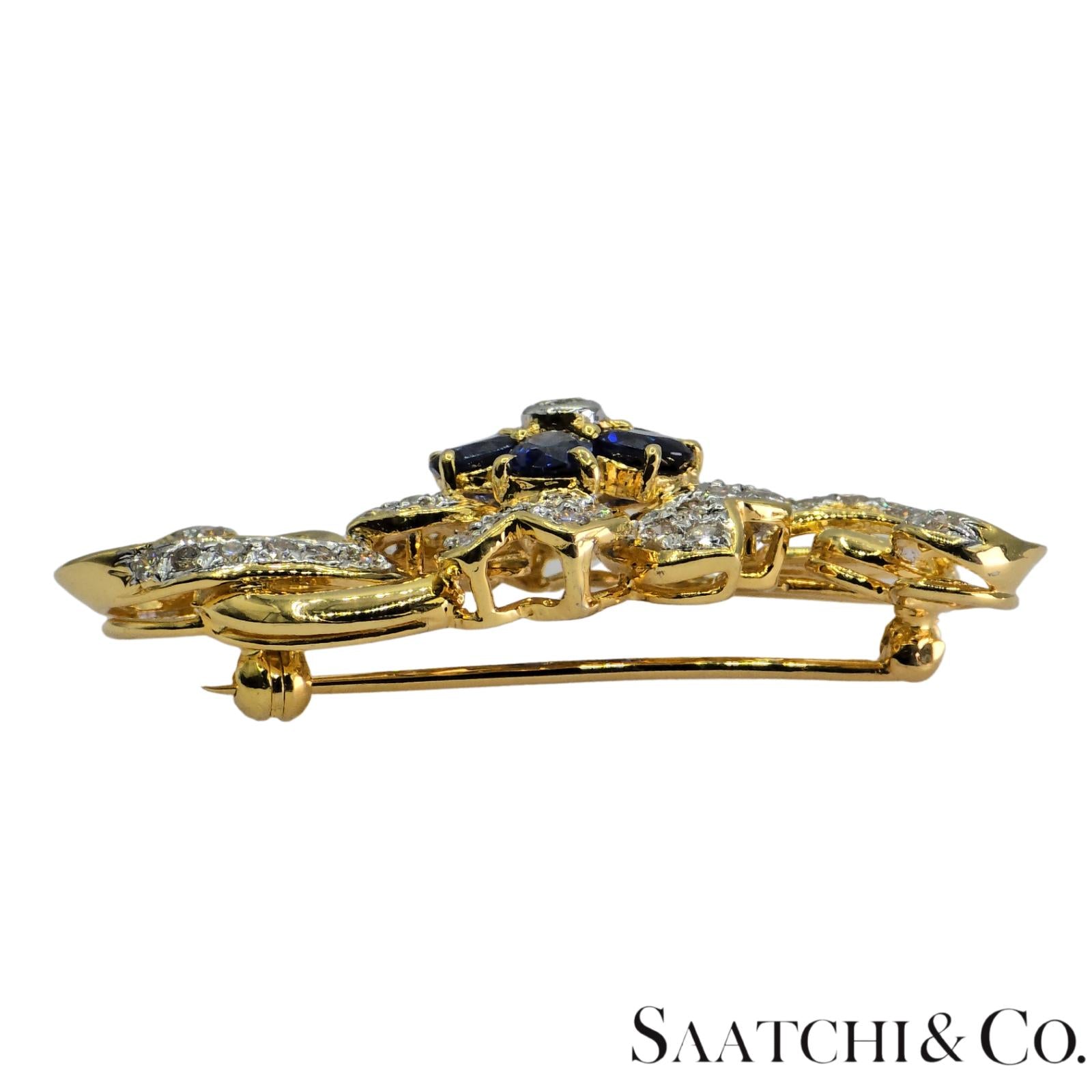 18k (750) Yellow Gold Natural White VVS Diamond & Blue Sapphire Brooch