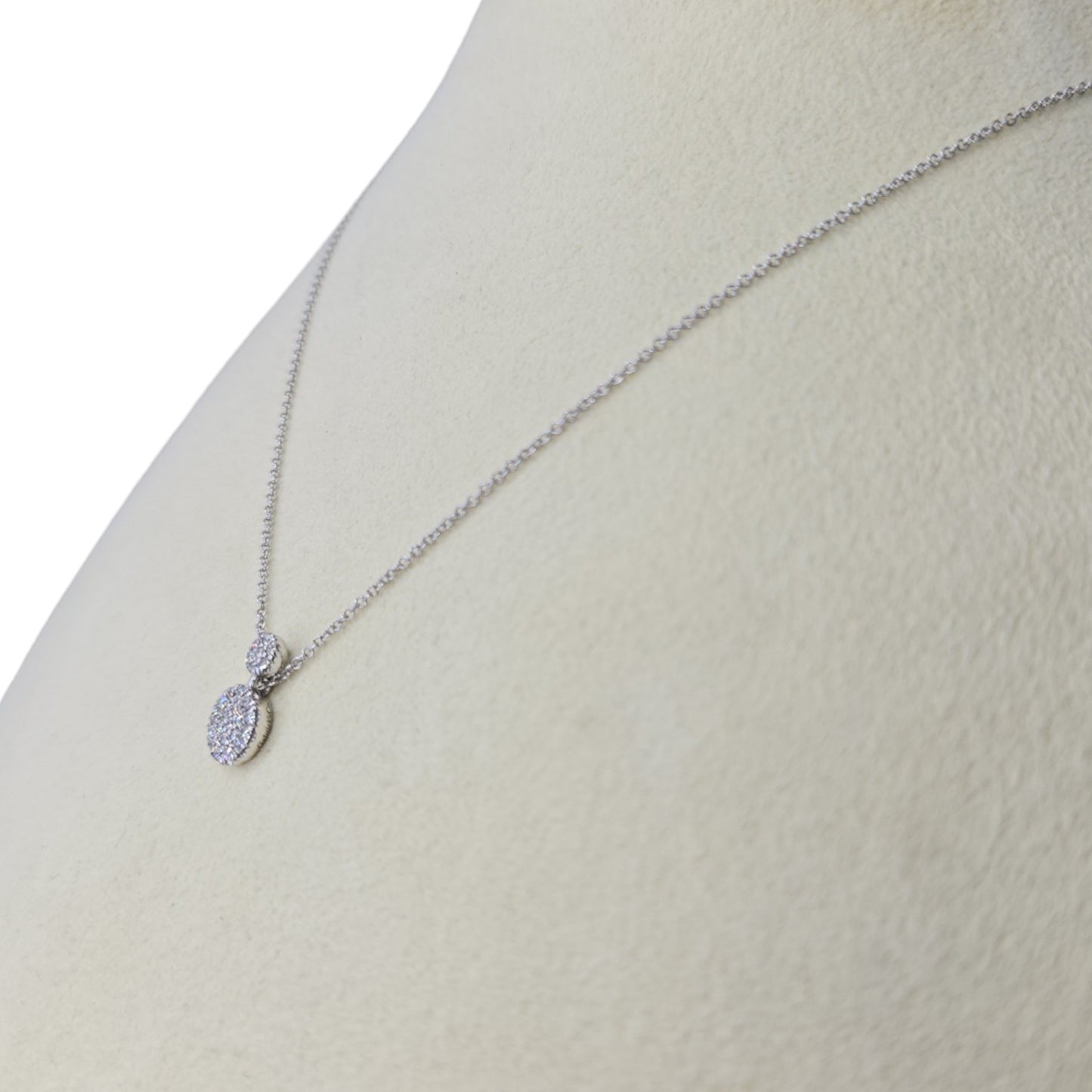 14K (585) White Gold - Natural VVS Diamond: Round Pendant With Chain