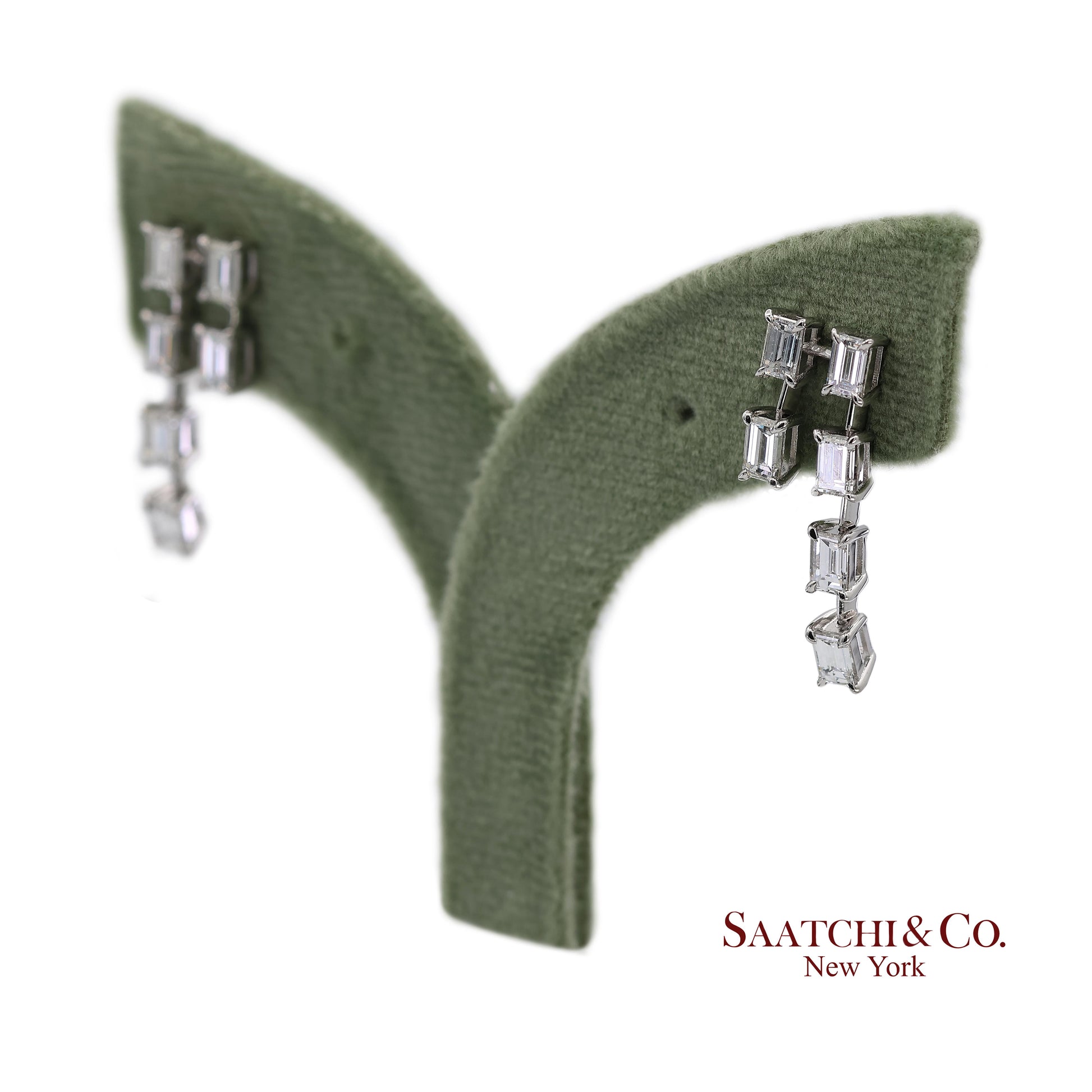 18K(750) White Gold Natural Diamond Emerald Cut Earrings