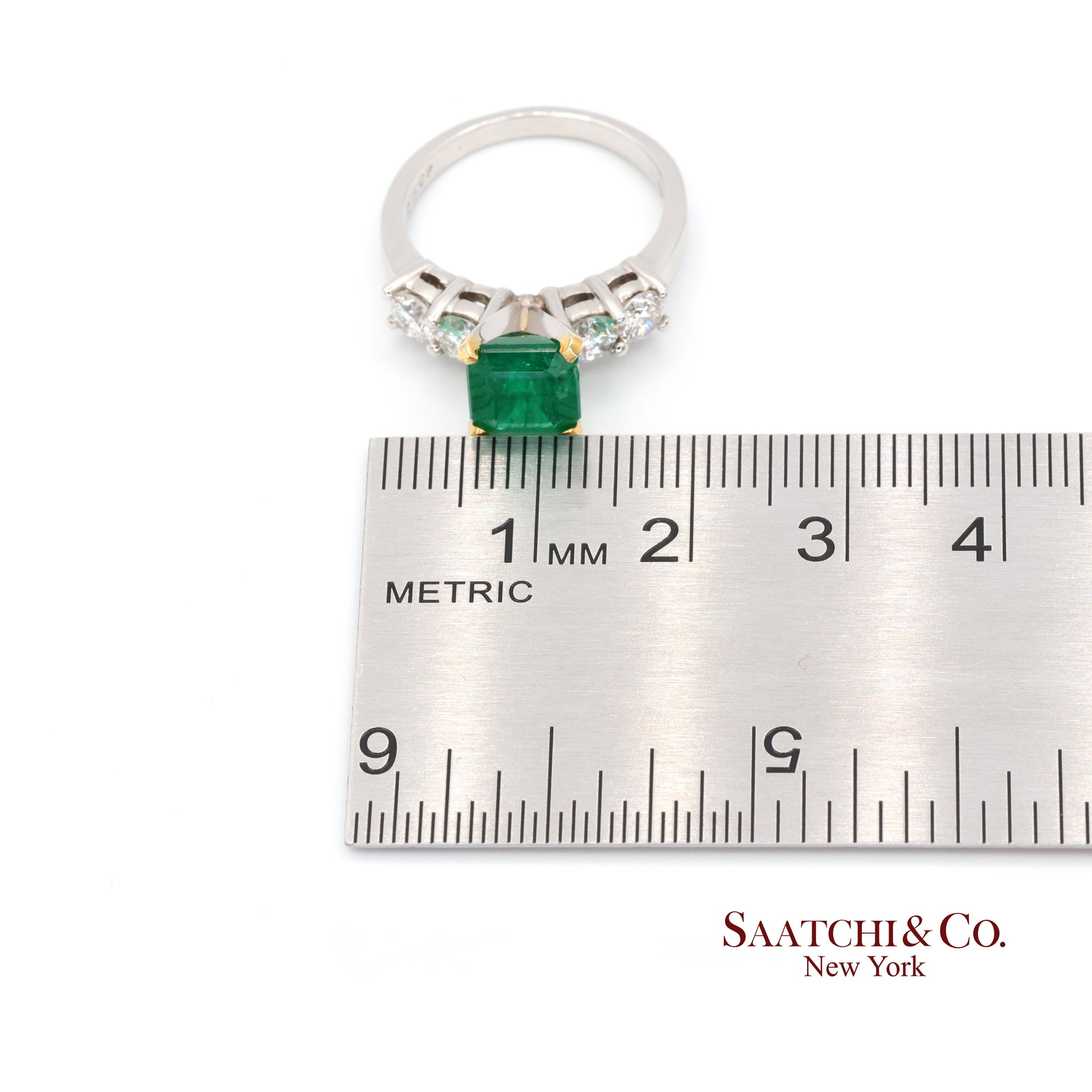 18k (750) White Gold Natural Emerald and Diamond Ring Size 7