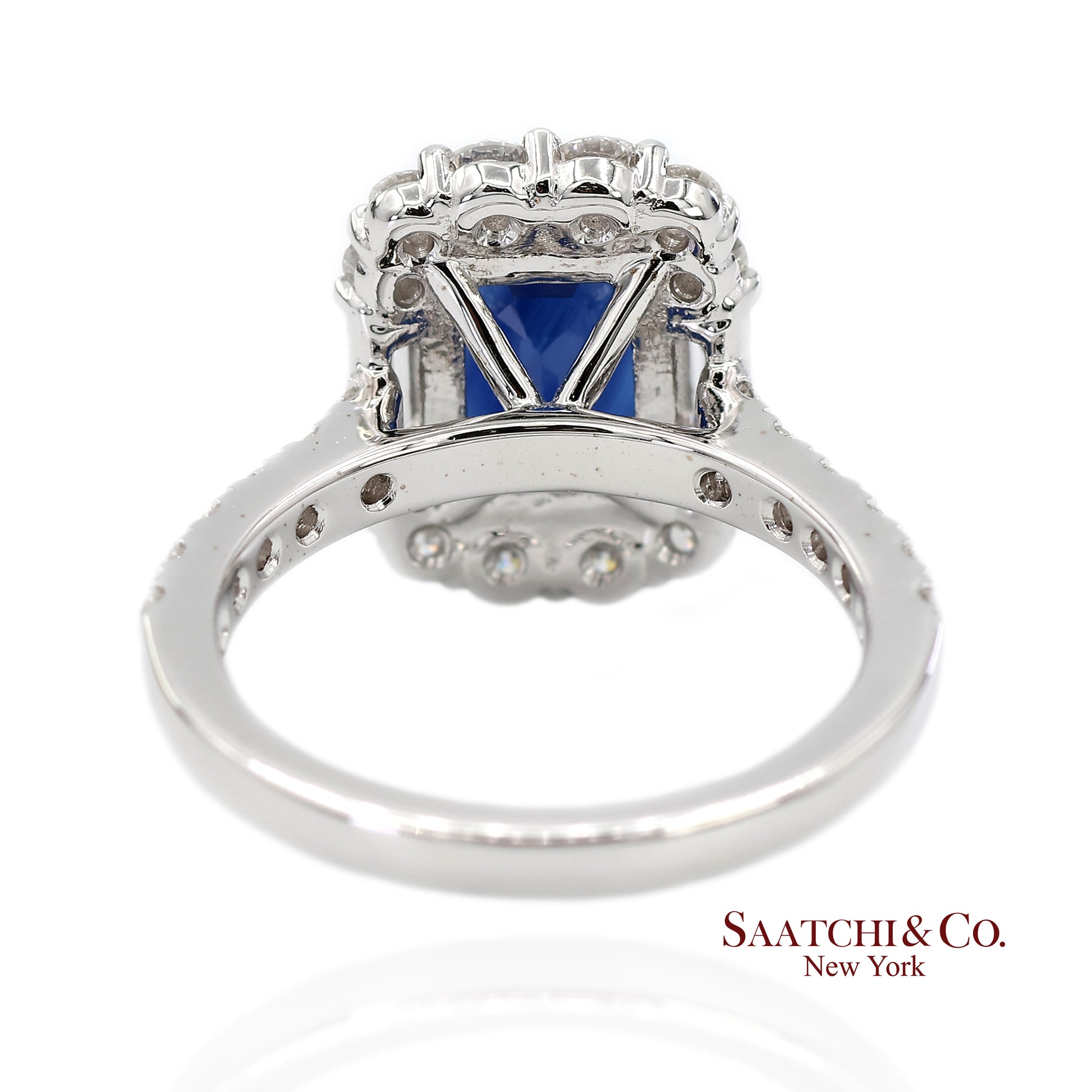 Exquisite 18K (750) White Gold Royal Blue Sapphire and Natural Diamond Ring