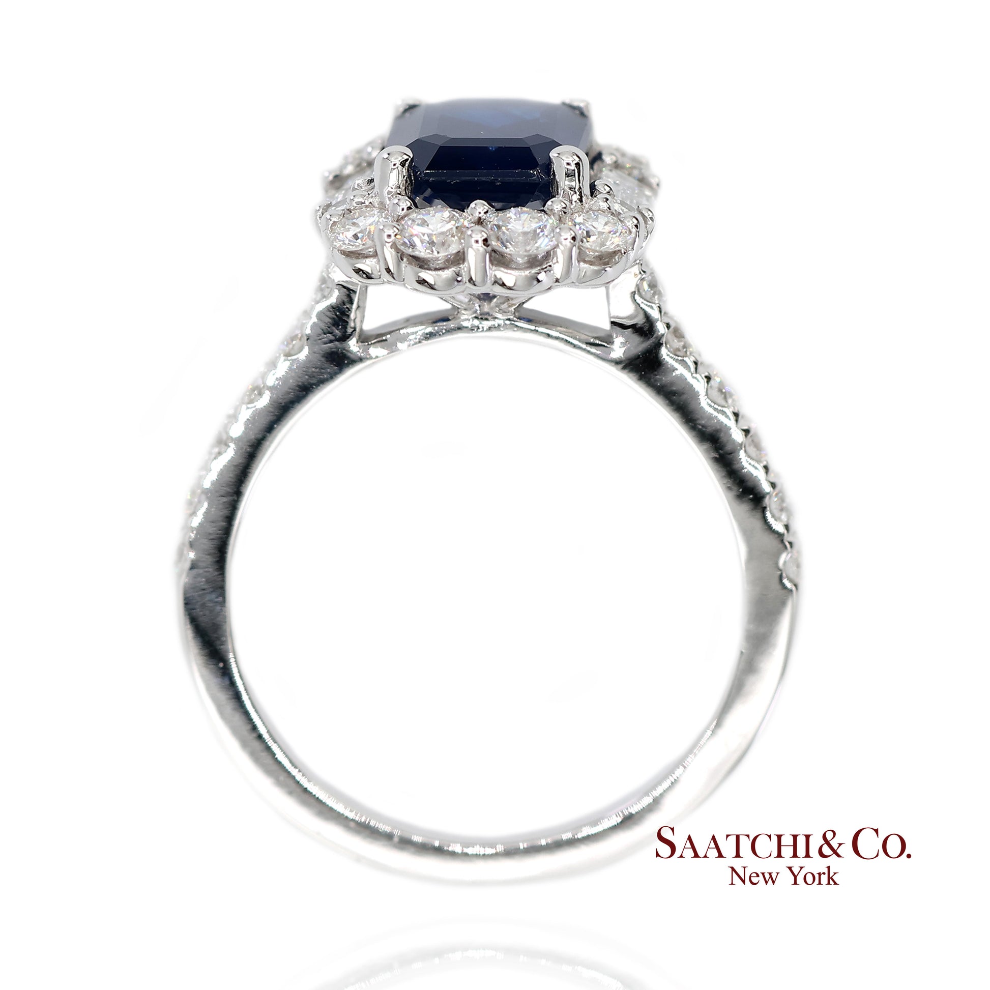 Exquisite 18K (750) White Gold Royal Blue Sapphire and Natural Diamond Ring