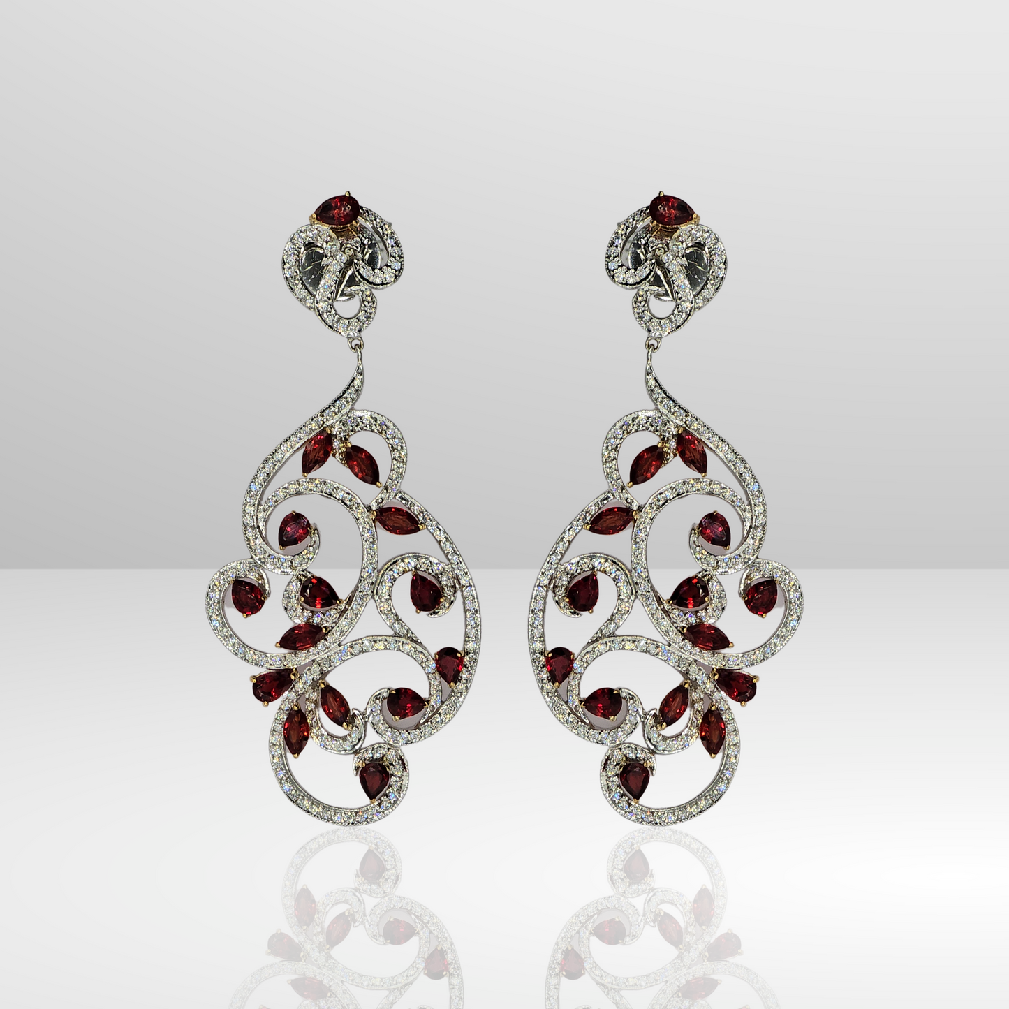 18K (750) White Gold Natural Brilliant Cut VVS Diamond & Ruby: Earrings