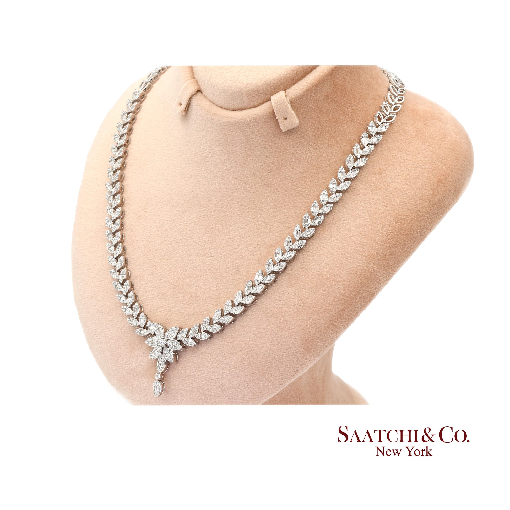 18K (750) Natural White Diamond Necklace