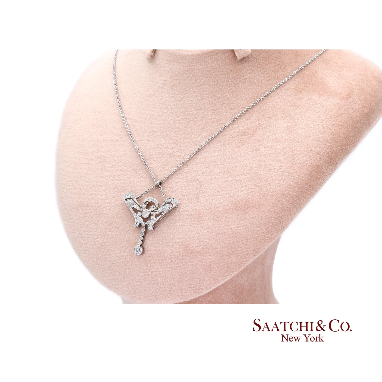 18K(750) White Diamond Vintage Pendant with Chain Necklace