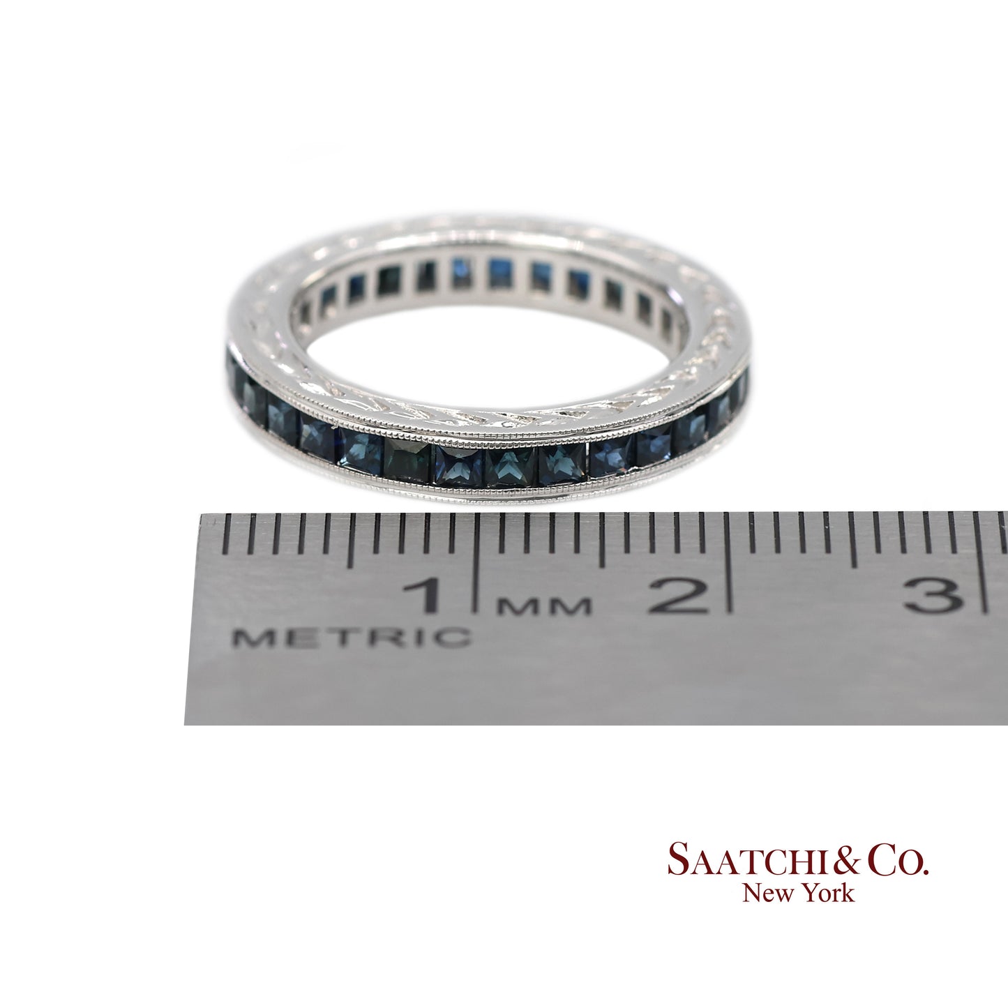 Vintage 14K (585) White Gold All Around Natural Sapphire Engraving Band Ring
