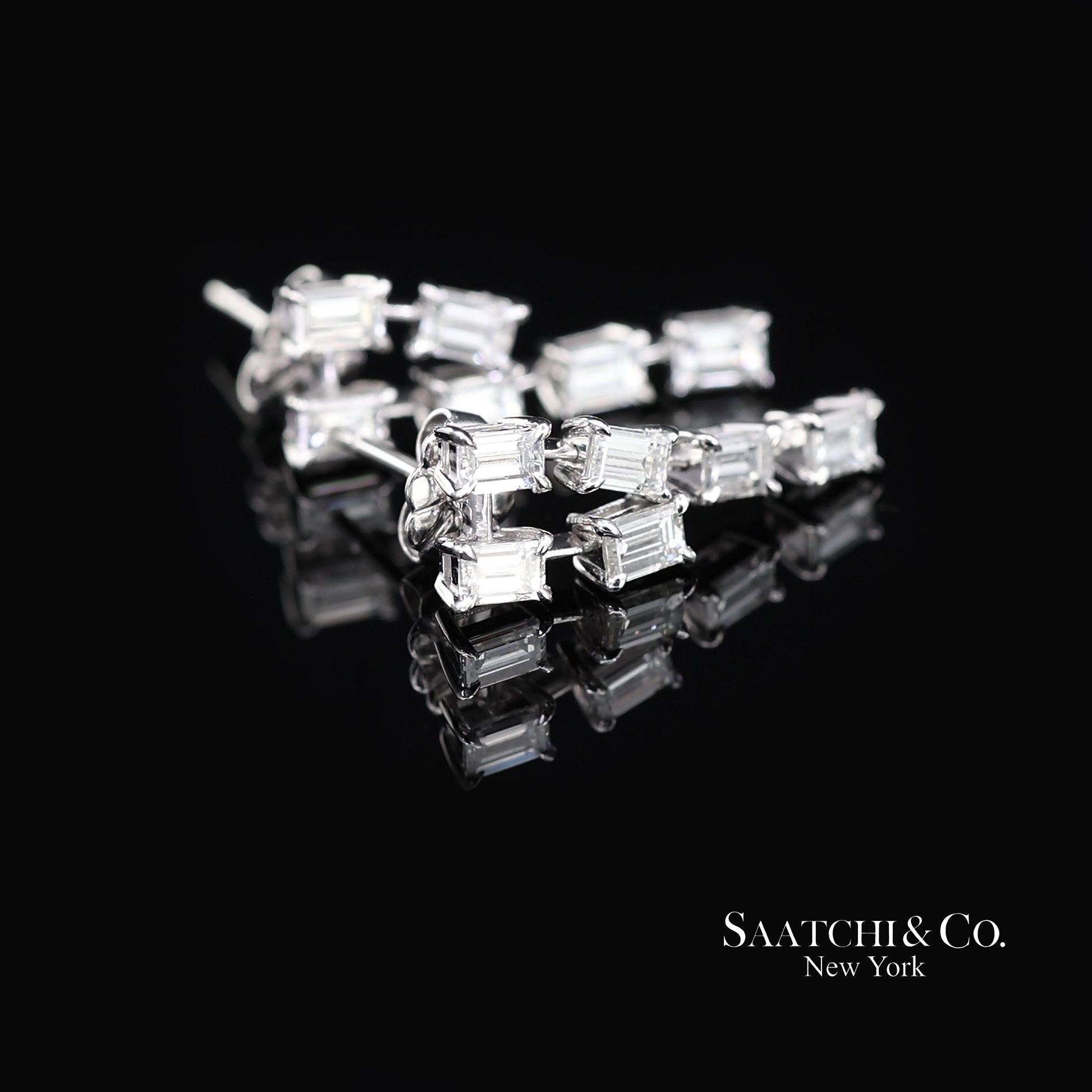 18K(750) White Gold Natural Diamond Emerald Cut Earrings