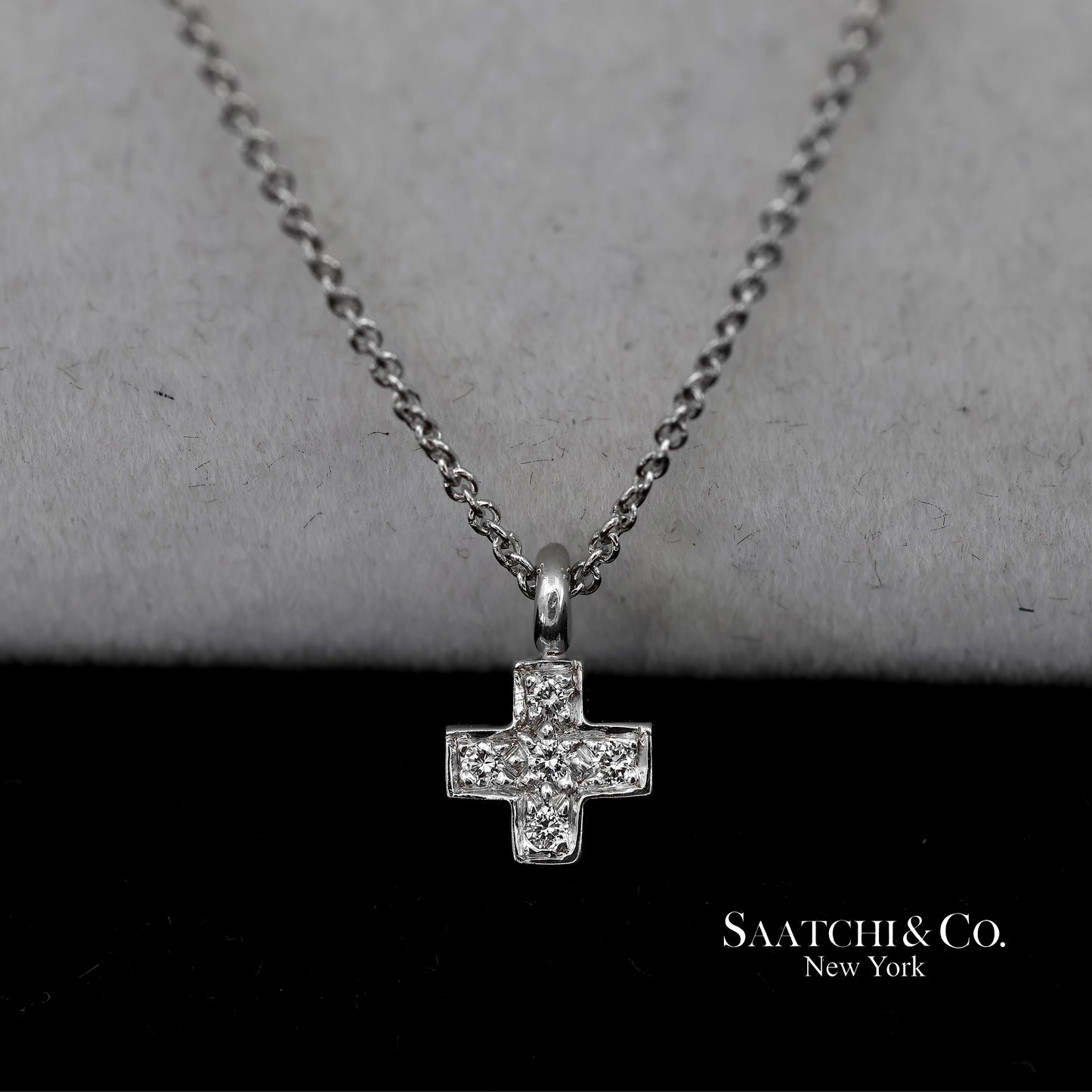 18K(750) White Gold Natural Diamond Cross Pendant Necklace with Chain