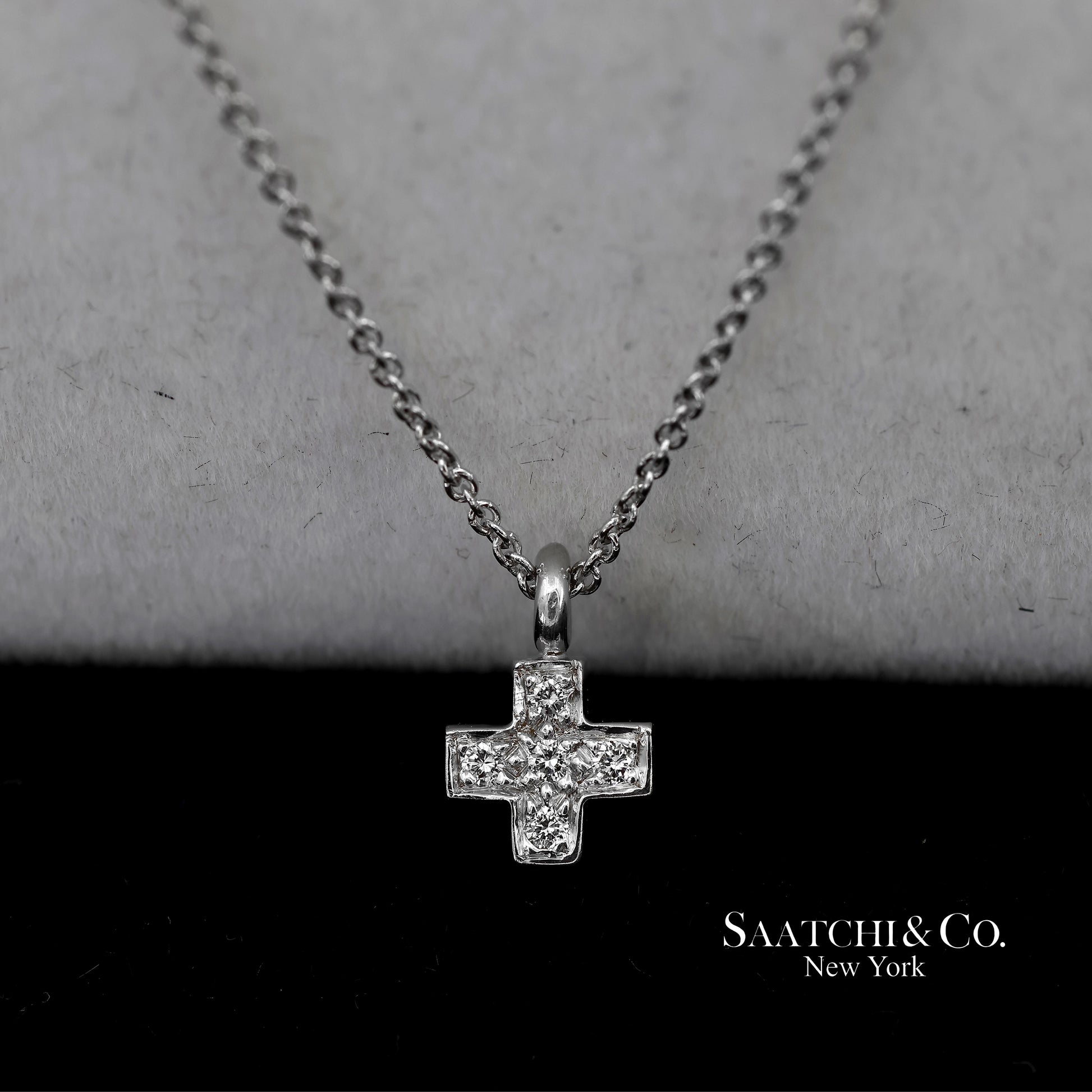 18K(750) White Gold Natural Diamond Cross Pendant Necklace with Chain
