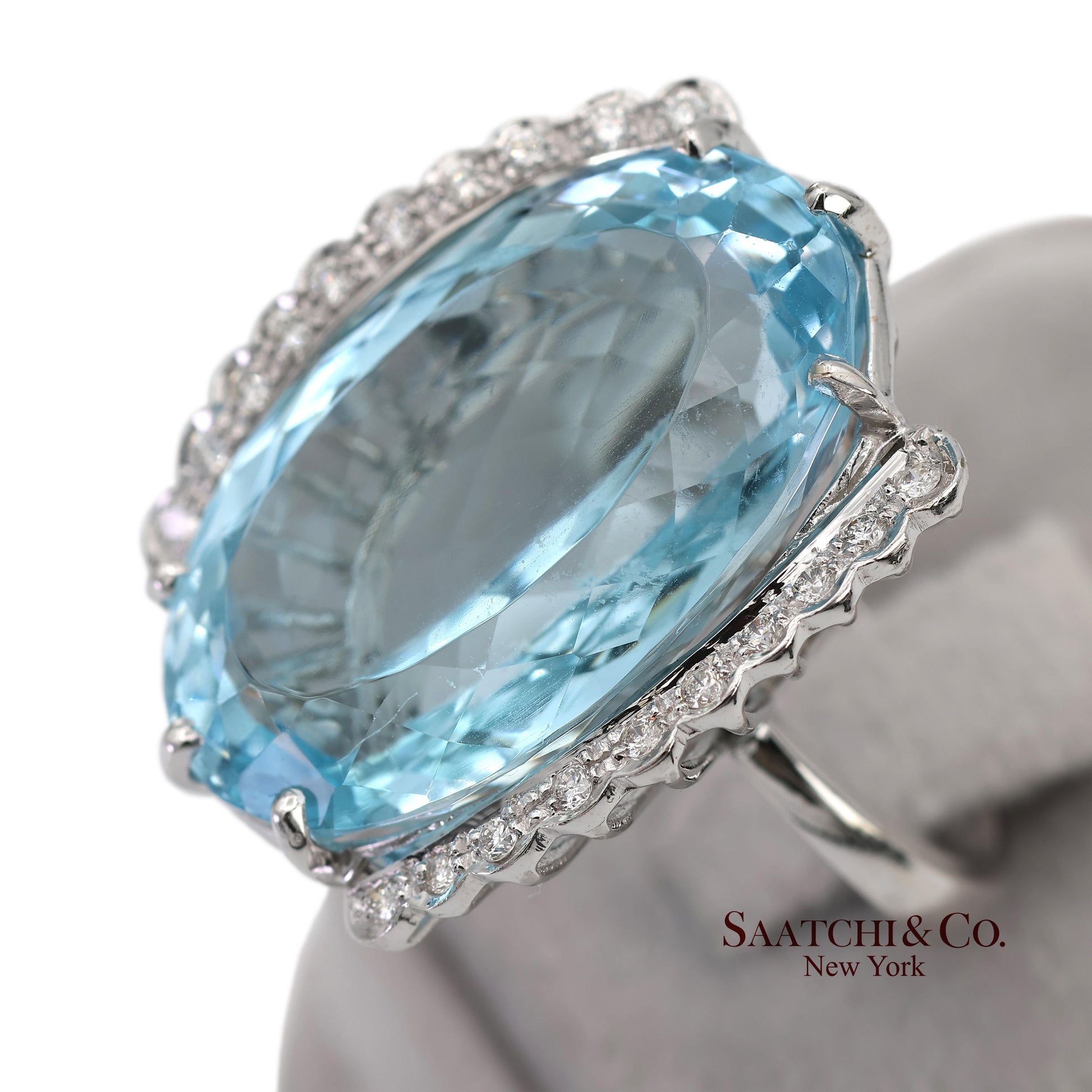 18K(750) Solid Vintage White Gold Natural Diamond and Blue Topaz Ring