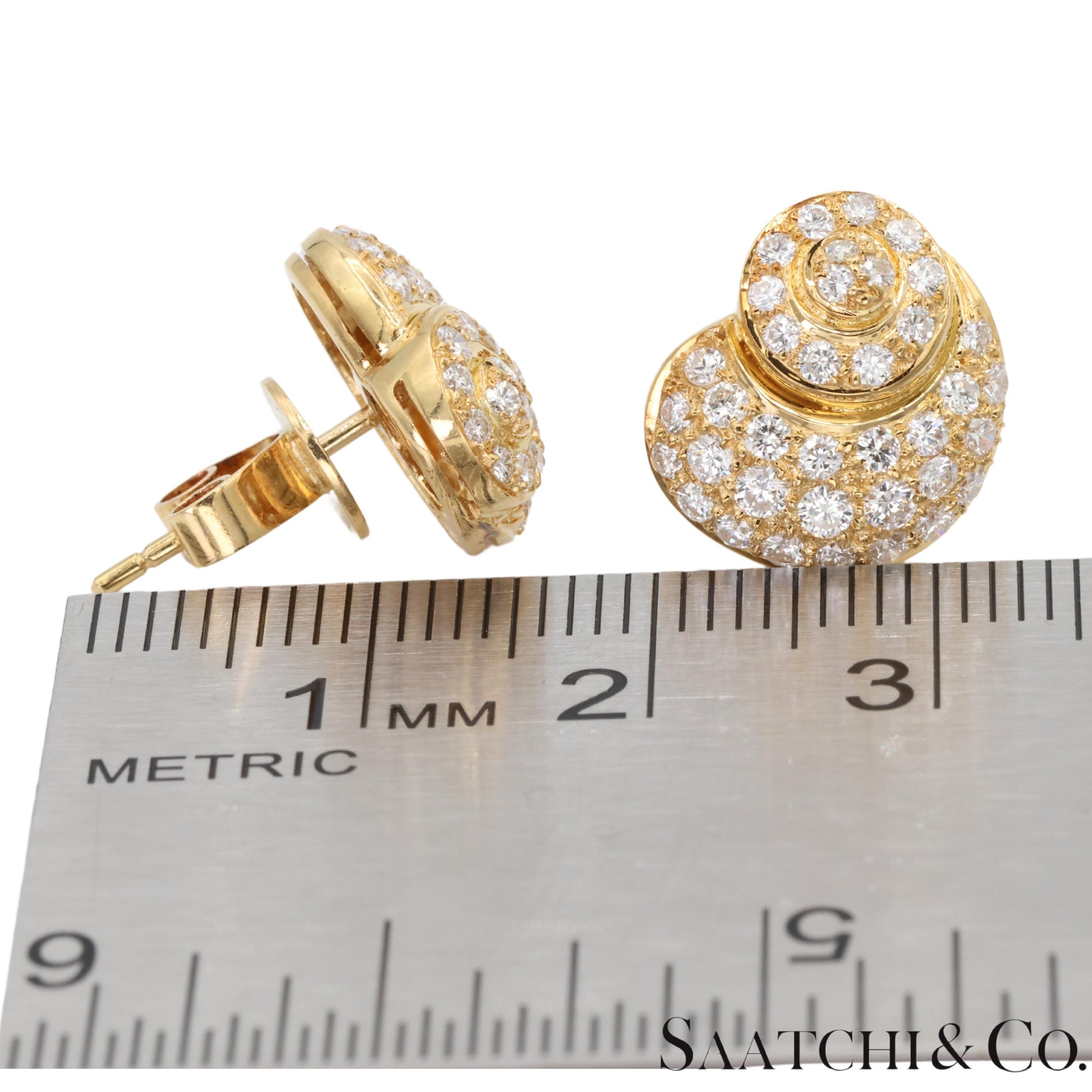18k (750) Yellow Gold Stunning DIamond Studed Earrings