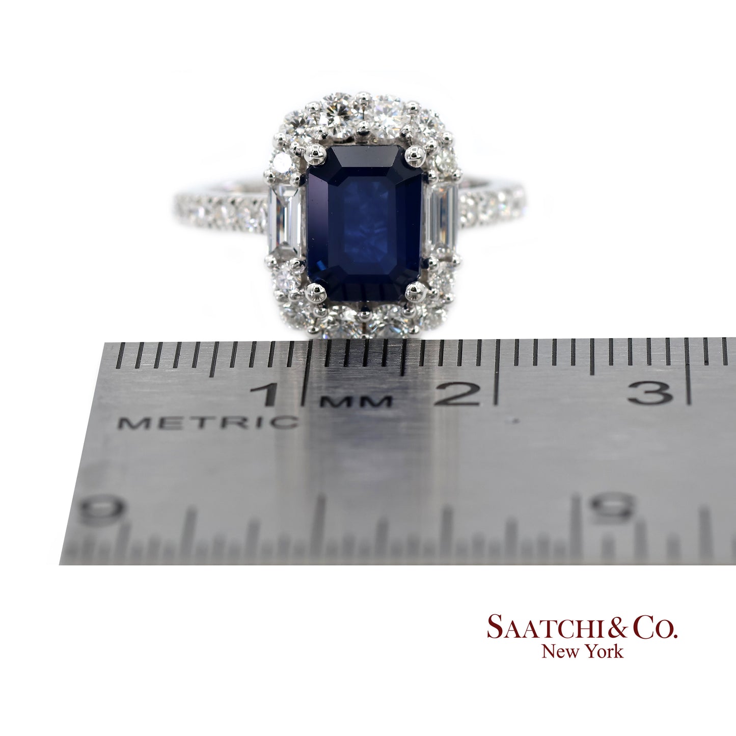 Exquisite 18K (750) White Gold Royal Blue Sapphire and Natural Diamond Ring