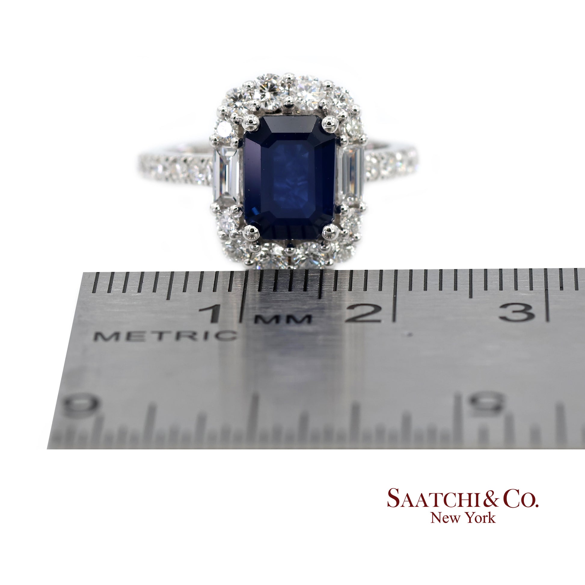 Exquisite 18K (750) White Gold Royal Blue Sapphire and Natural Diamond Ring