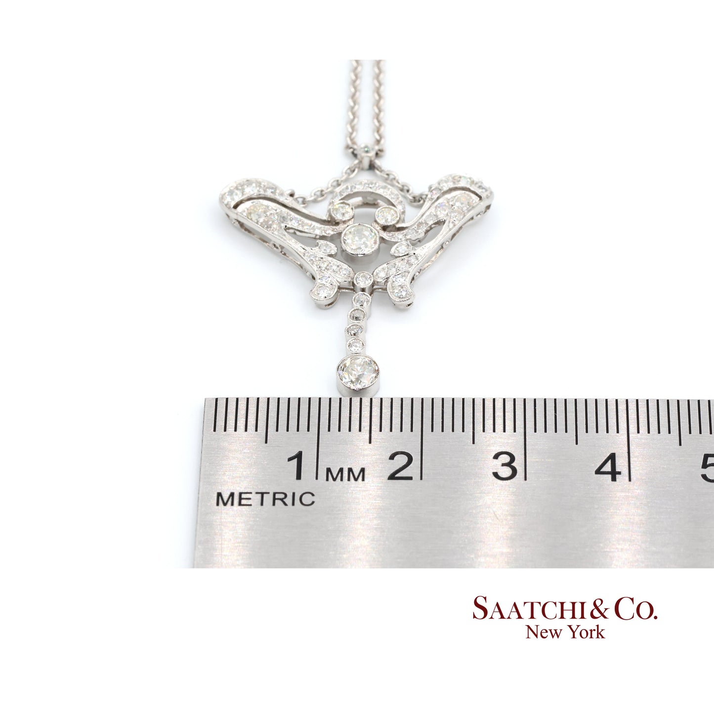18K(750) White Diamond Vintage Pendant with Chain Necklace