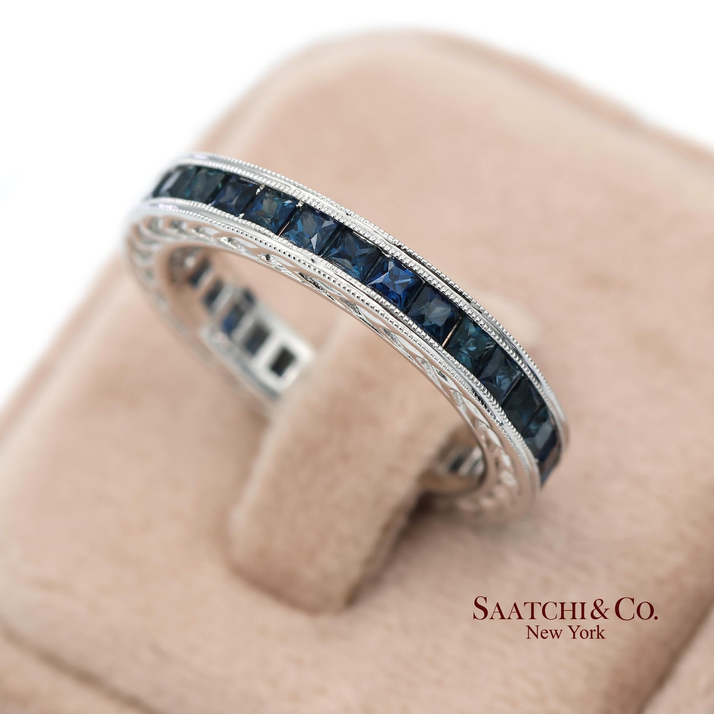 Vintage 14K (585) White Gold All Around Natural Sapphire Engraving Band Ring