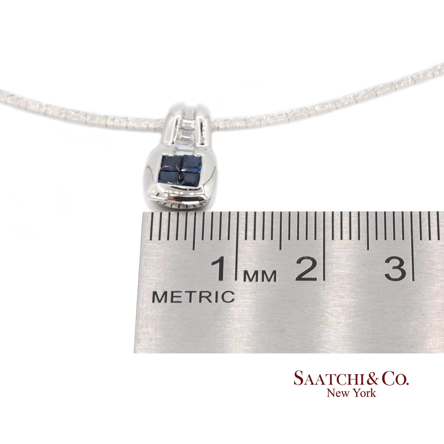 Elegant 18K White Gold Choker Necklace with Natural Diamond Pendant