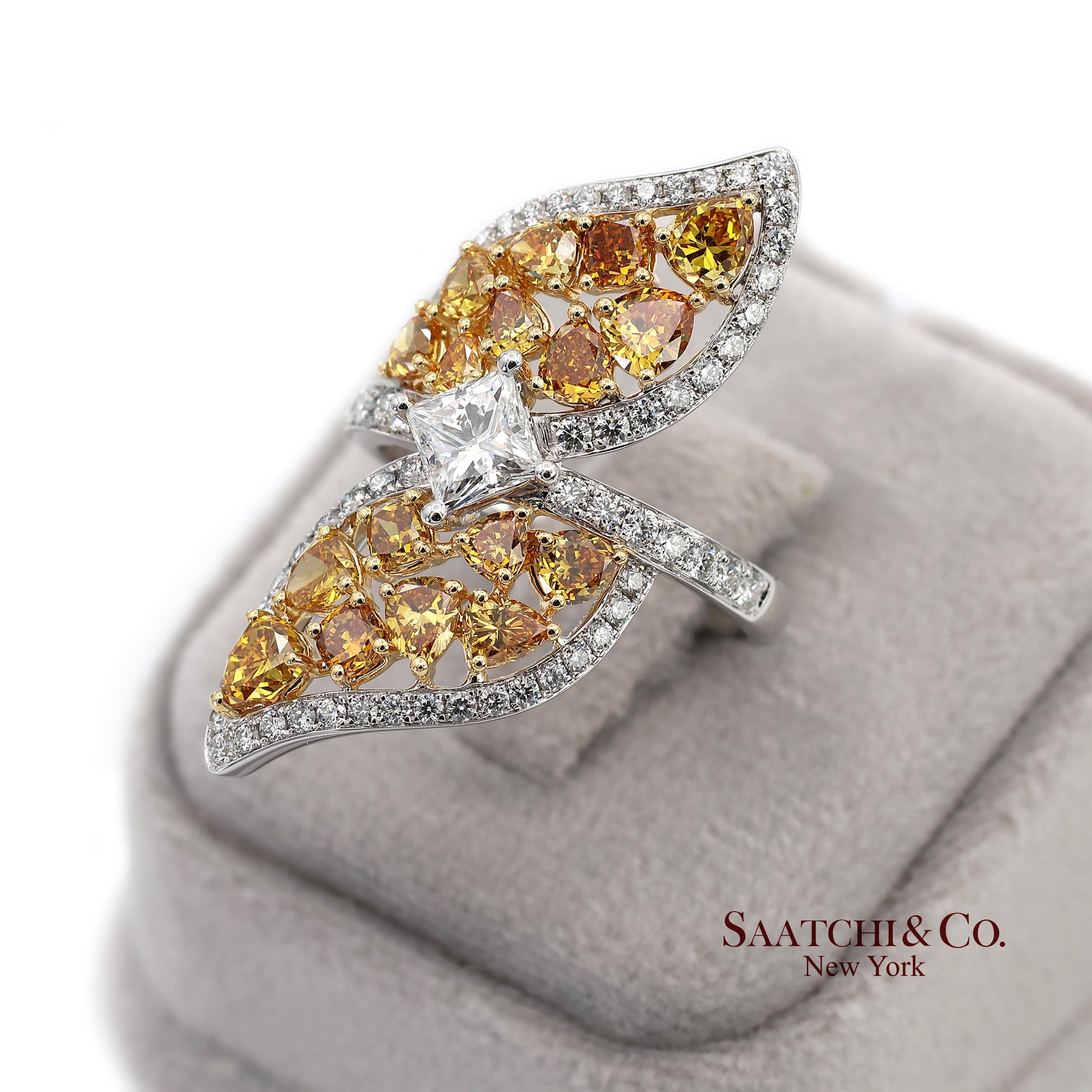 18k (750) Yellow Gold Natural Fancy Yellow Diamond Ring