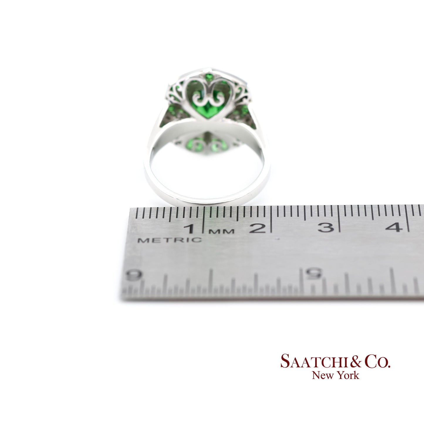 18K(750) White Gold Natural Brilliant Diamond and Tsavorite Ring