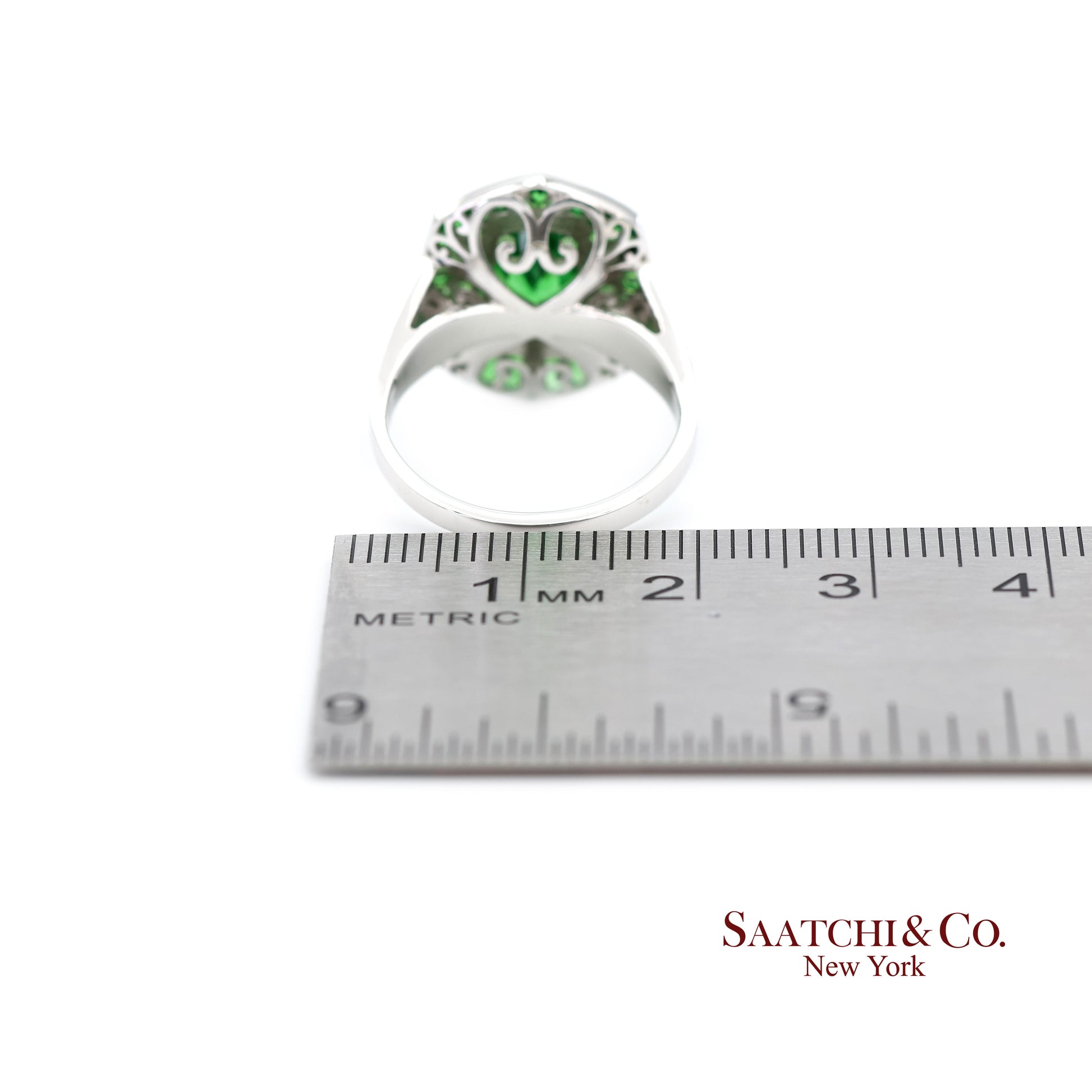 18K(750) White Gold Natural Brilliant Diamond and Tsavorite Ring