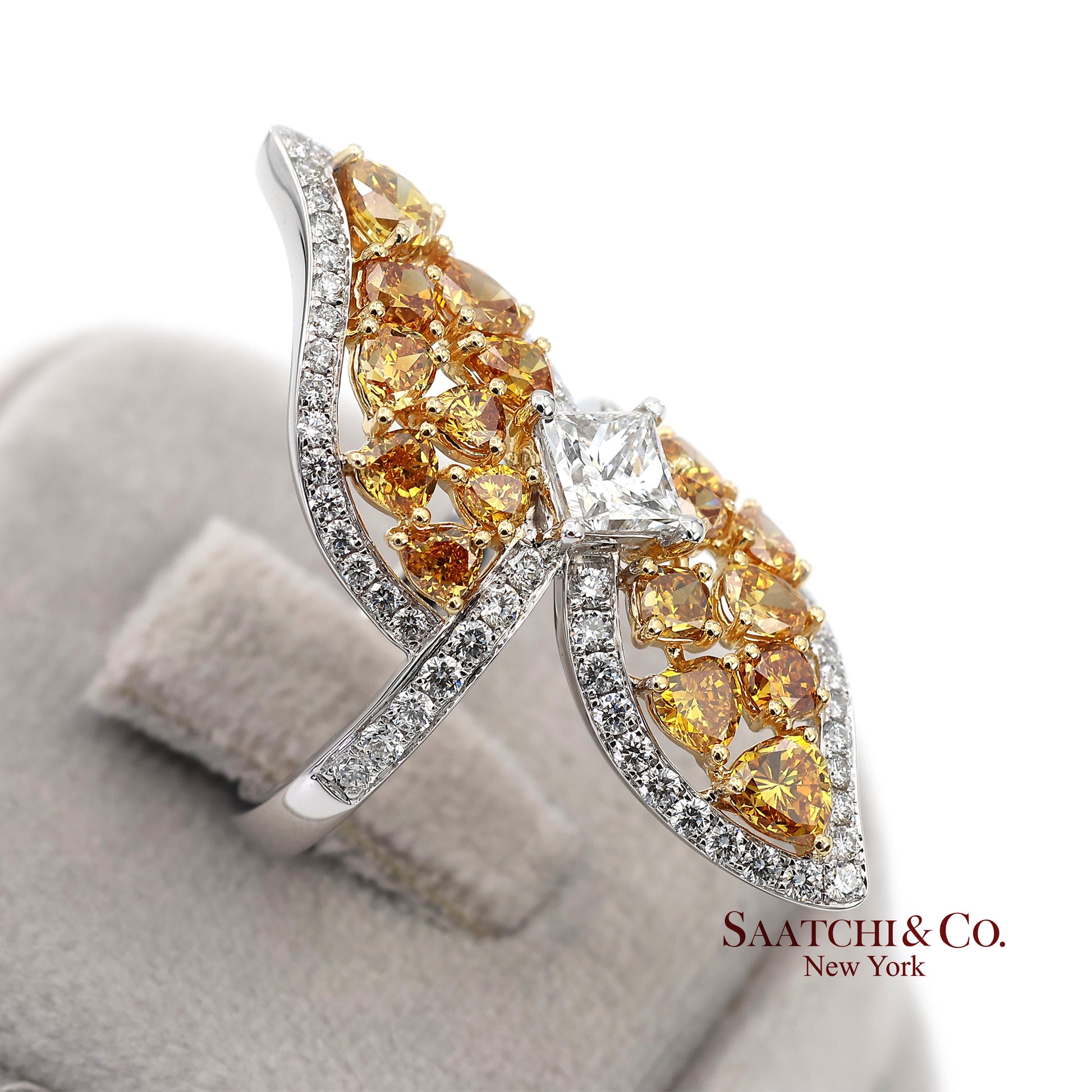 18k (750) Yellow Gold Natural Fancy Yellow Diamond Ring