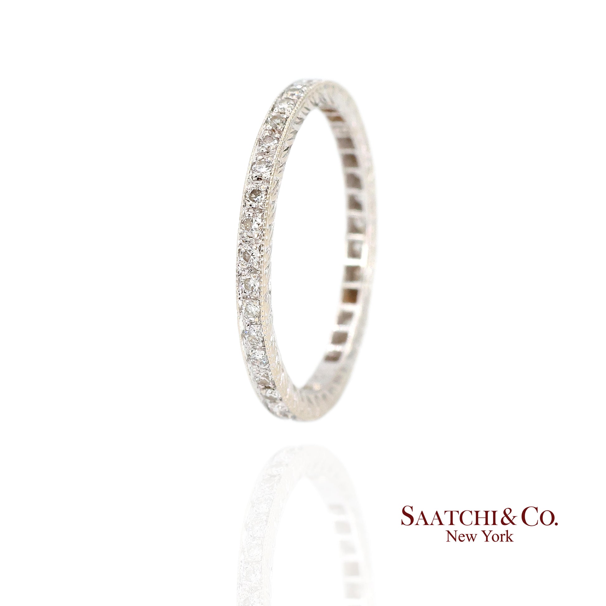 18K (750) White Gold Natural Diamond Engraved Band Ring