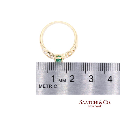 18k (750) Yellow Gold Natural Emerald and Diamond Ring