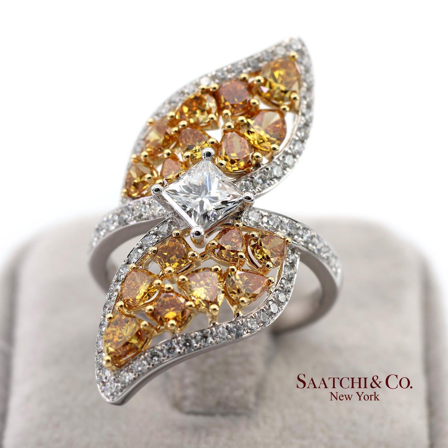 18k (750) Yellow Gold Natural Fancy Yellow Diamond Ring