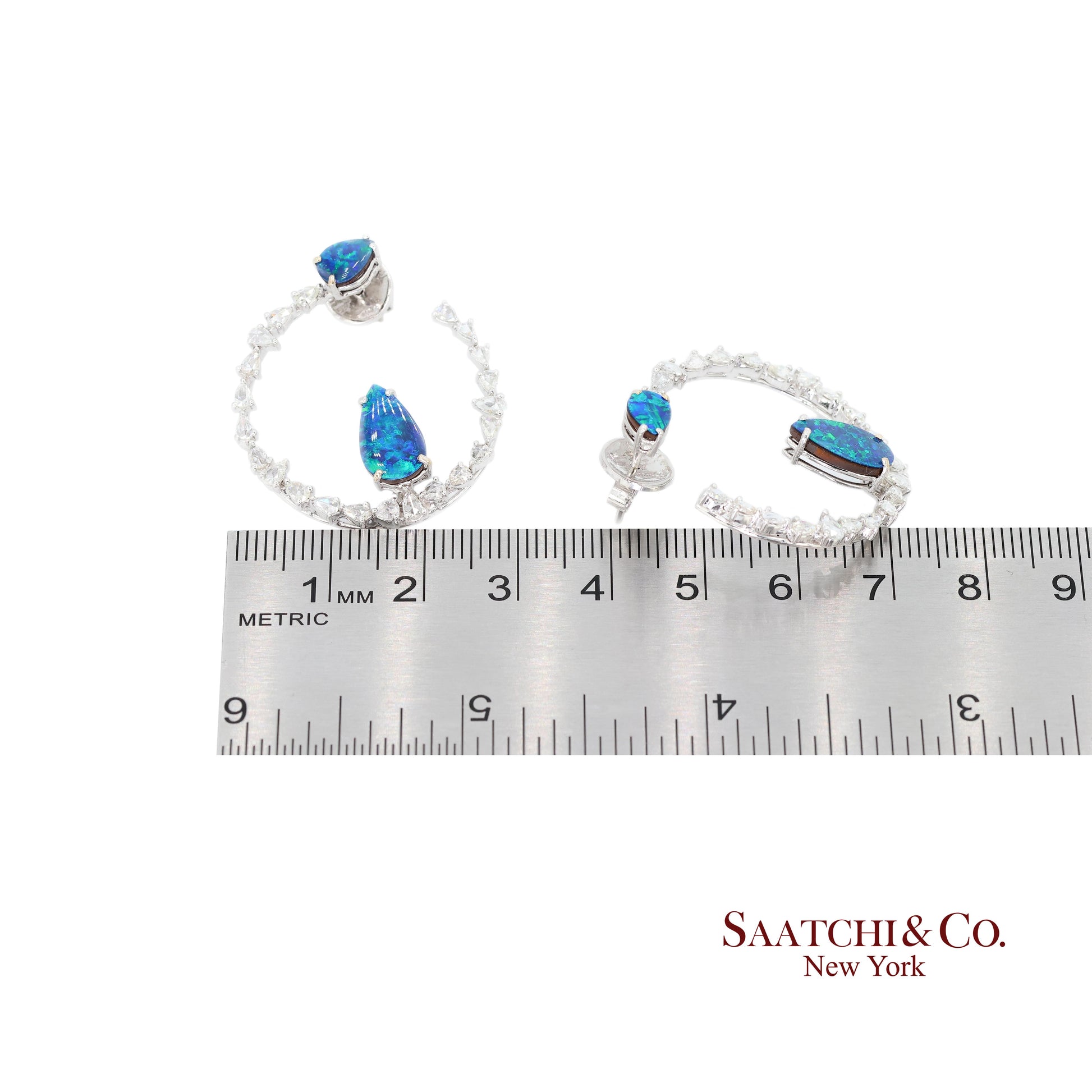 18K (750) White Gold Natural Diamond and Natural Opal Earring