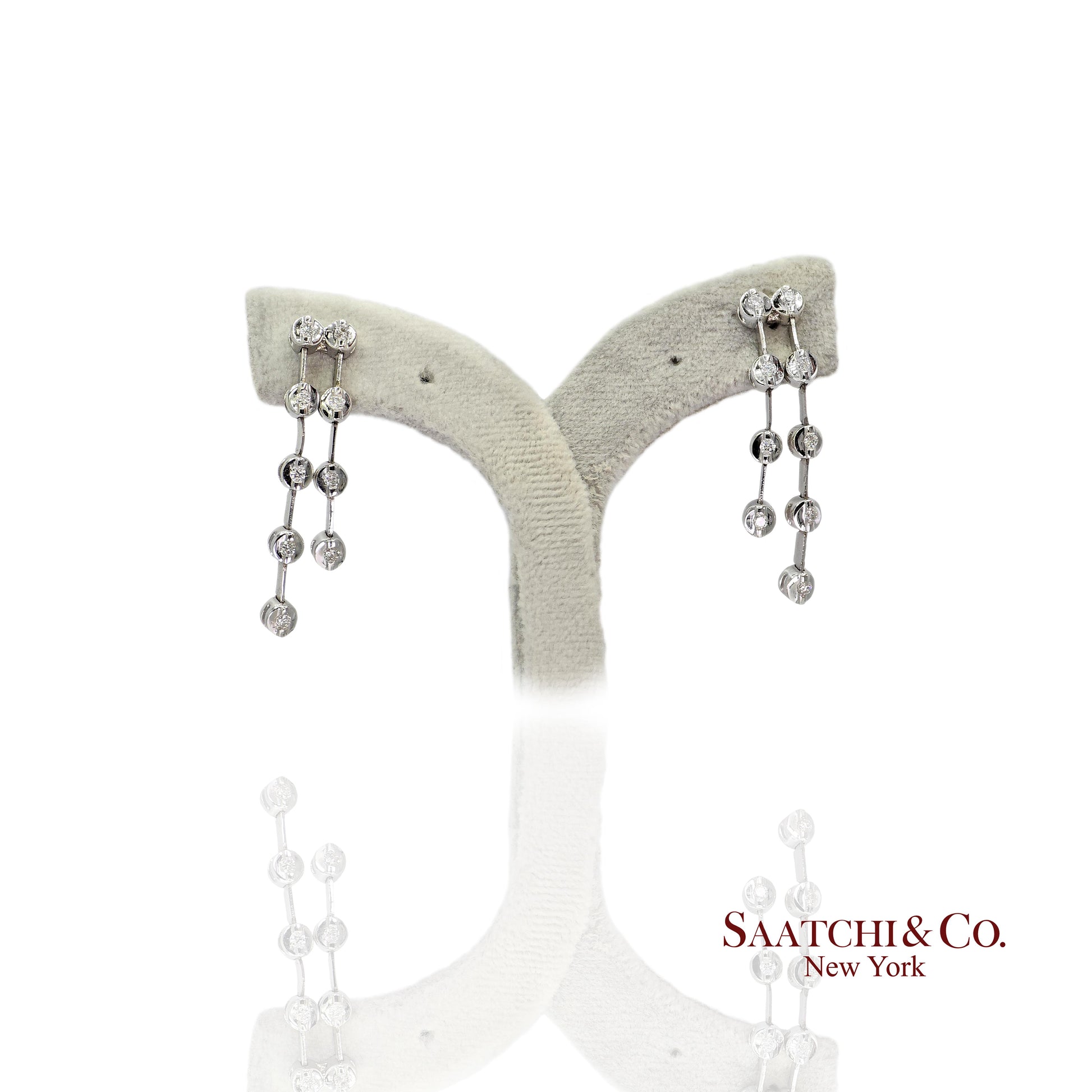 18k (750) White Gold Natural Diamond Chain Earrings