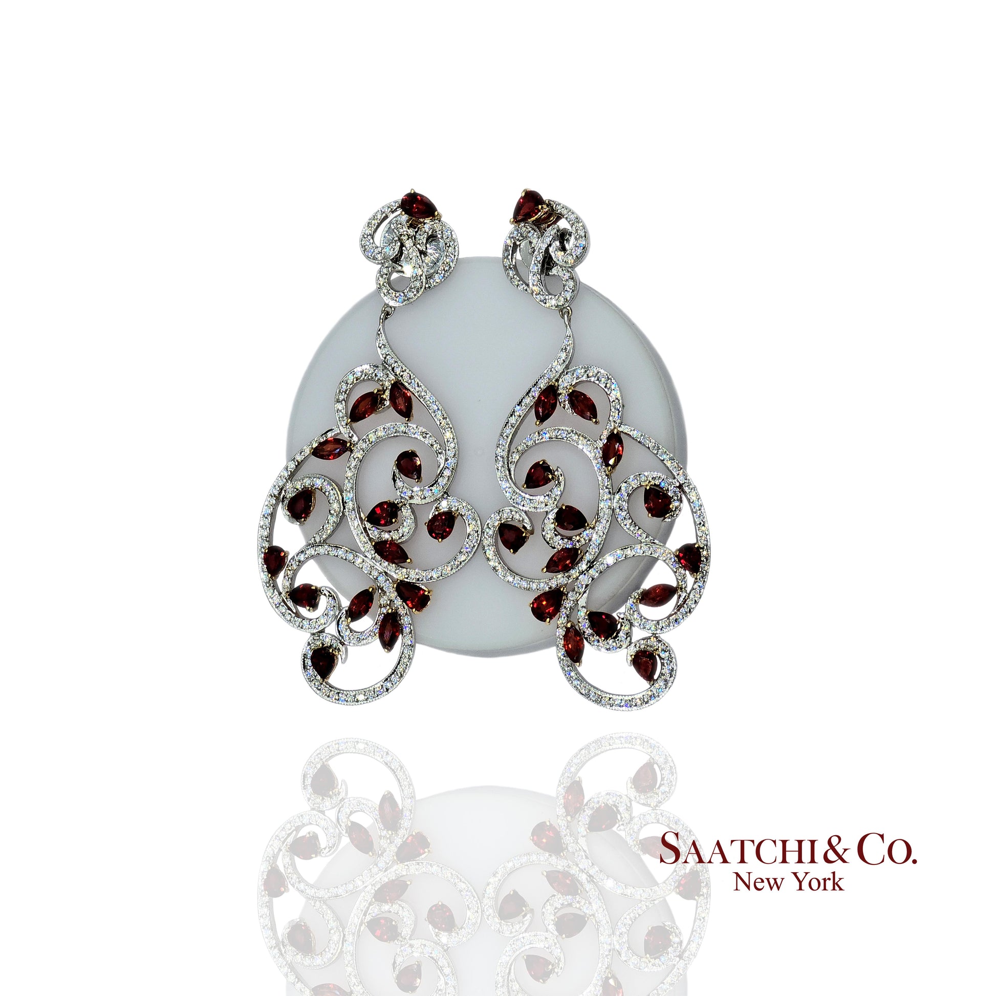 18K (750) White Gold Natural Brilliant Cut VVS Diamond & Ruby: Earrings