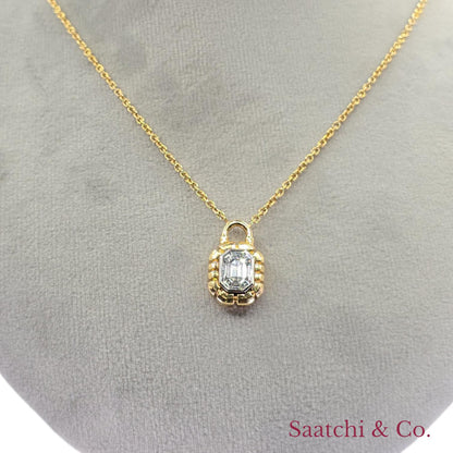 Lock Shape Diamond Illusion Emerald Setting Pendant 18K (750) Yellow Gold