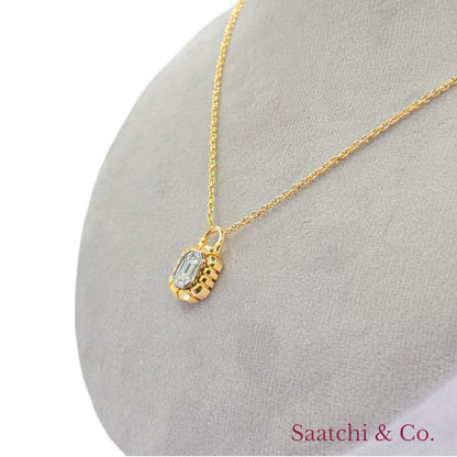 Lock Shape Diamond Illusion Emerald Setting Pendant 18K (750) Yellow Gold
