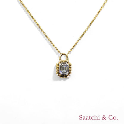Lock Shape Diamond Illusion Emerald Setting Pendant 18K (750) Yellow Gold