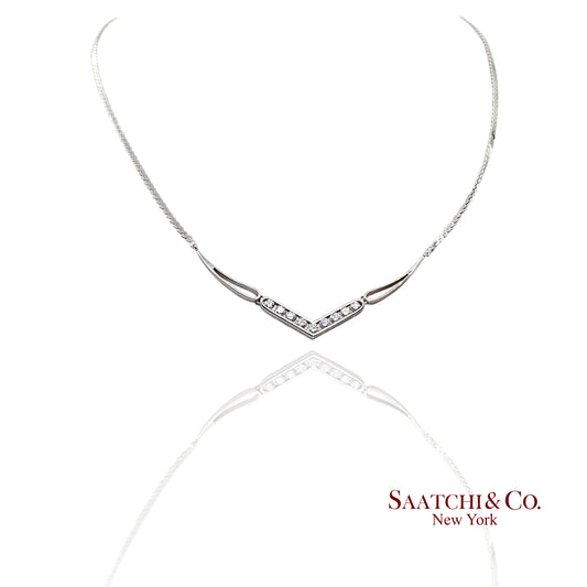 18k (750) White Gold V Shaped Necklace Natural Diamond