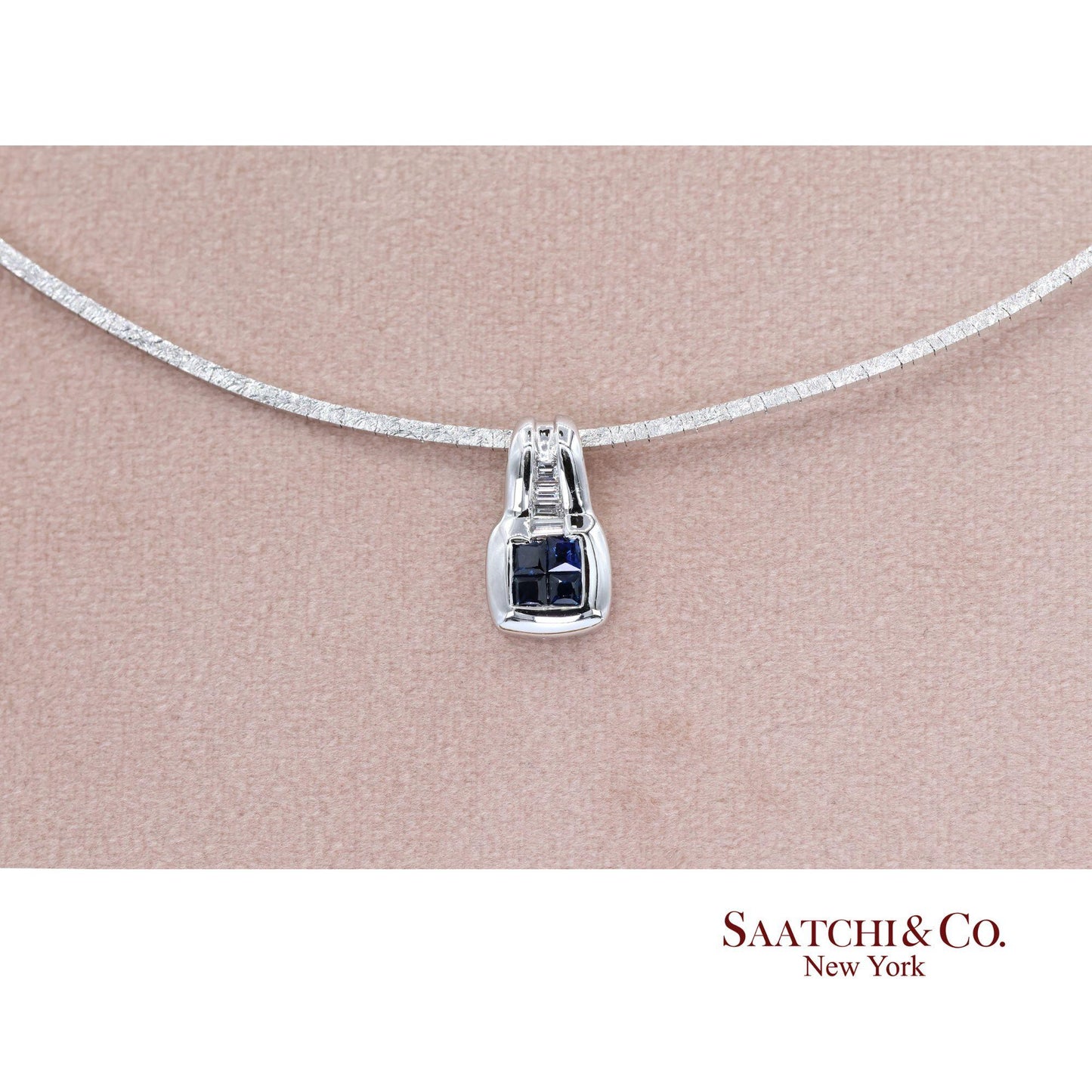 Elegant 18K White Gold Choker Necklace with Natural Diamond Pendant