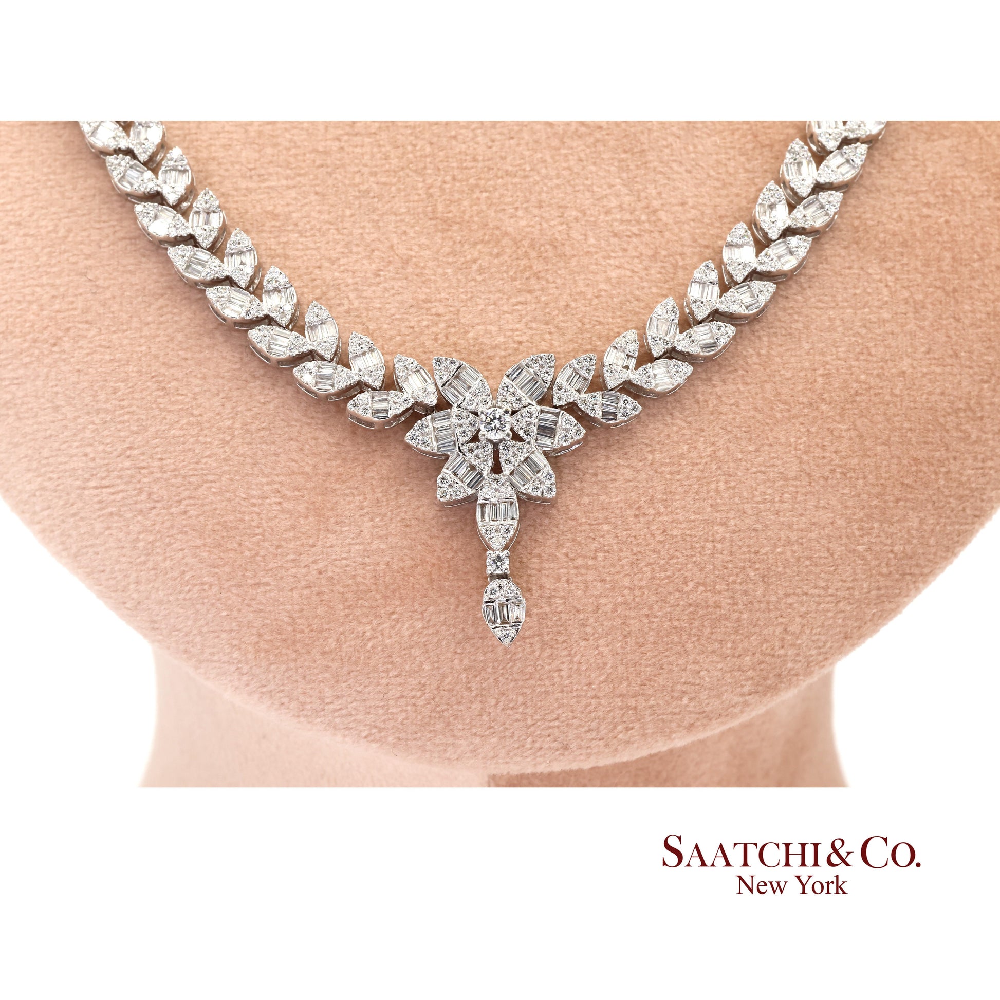 18K (750) Natural White Diamond Necklace