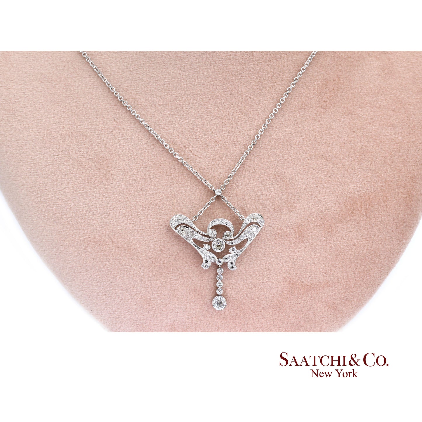 18K(750) White Diamond Vintage Pendant with Chain Necklace