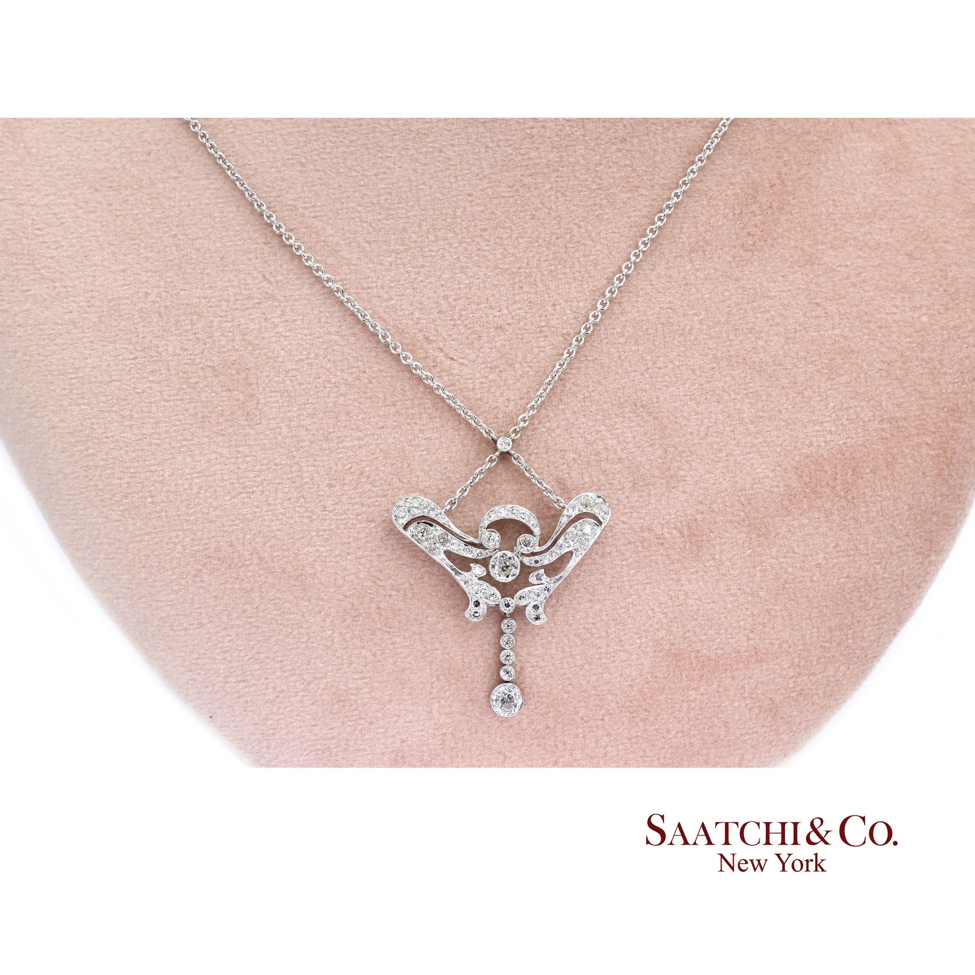 18K(750) White Diamond Vintage Pendant with Chain Necklace