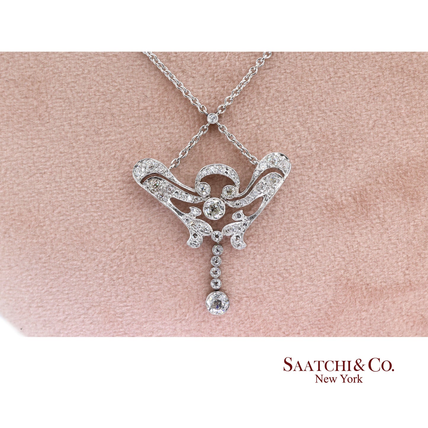 18K(750) White Diamond Vintage Pendant with Chain Necklace