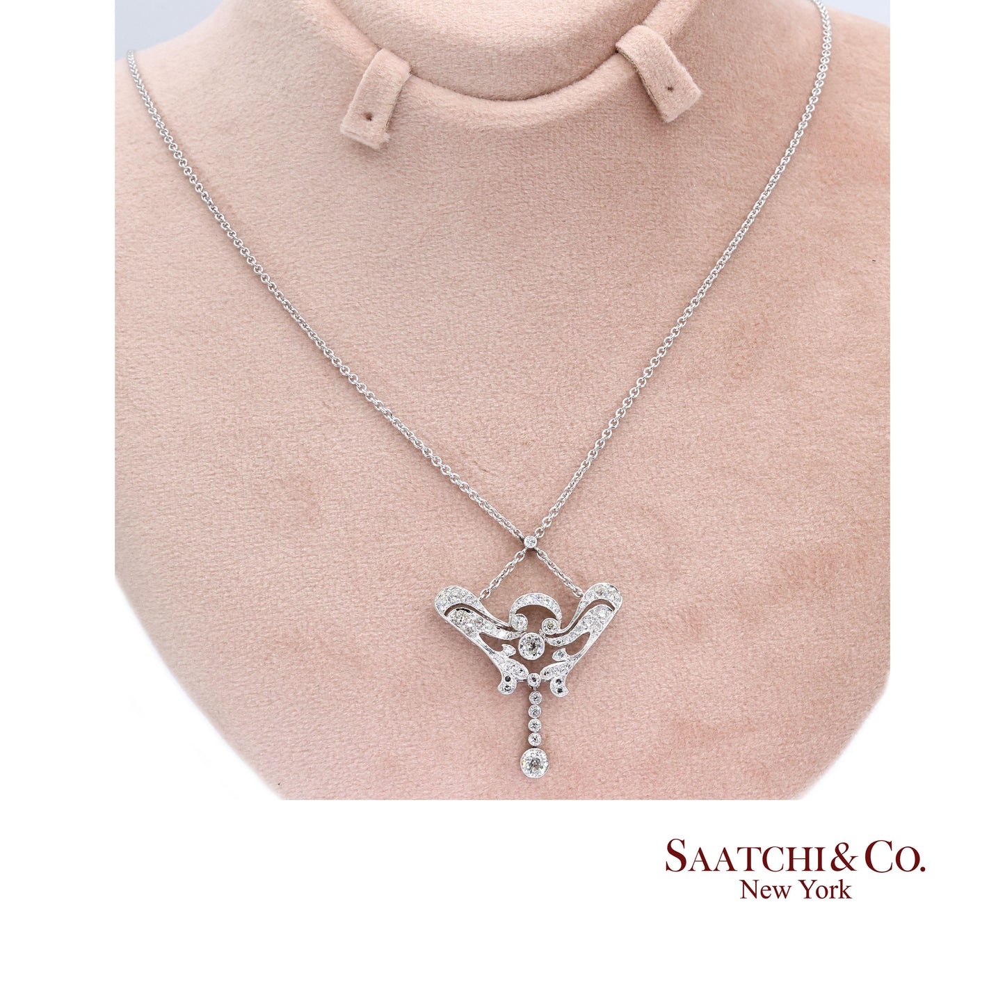 18K(750) White Diamond Vintage Pendant with Chain Necklace