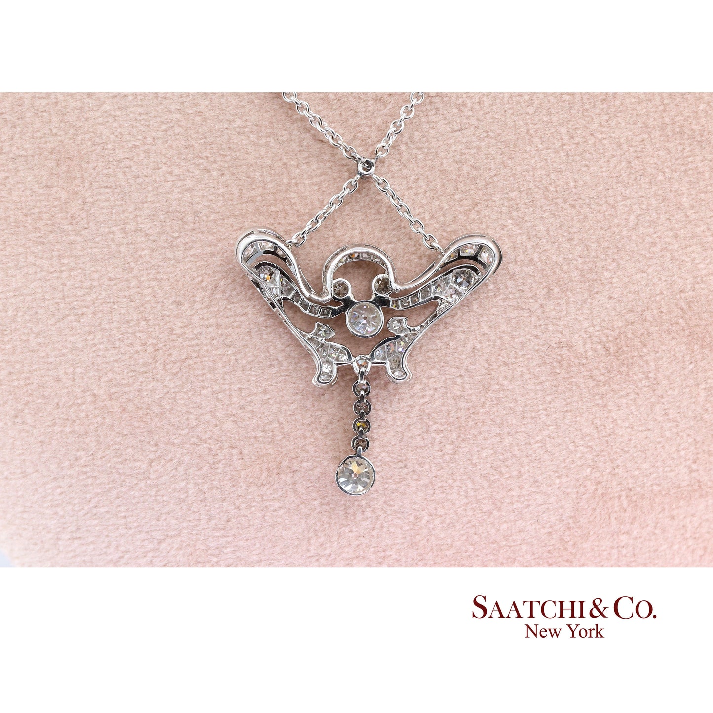 18K(750) White Diamond Vintage Pendant with Chain Necklace