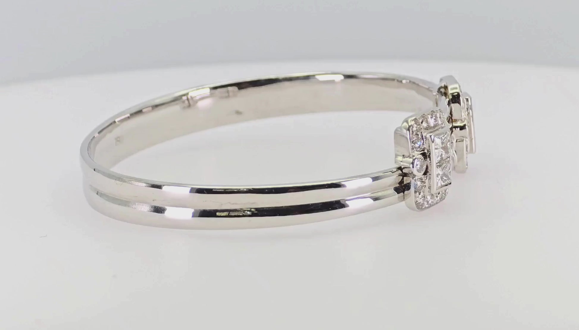 18K (750) White Gold Adjustable Bangle Natural White VVS-VS Diamond