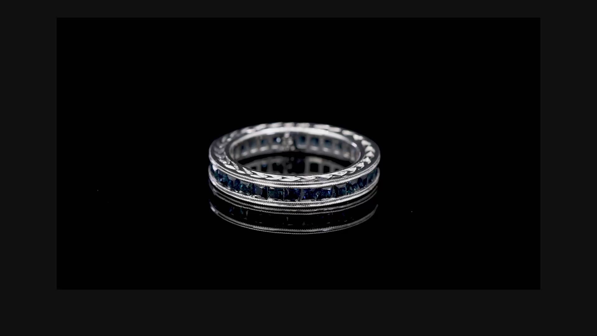 Vintage 14K (585) White Gold All Around Natural Sapphire Engraving Band Ring