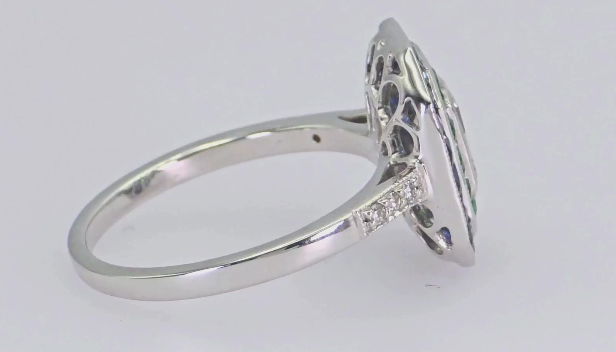 GIA - 18K (750) Emerald Shape Natural Round VVS Diamond Sapphire Emerald Ring